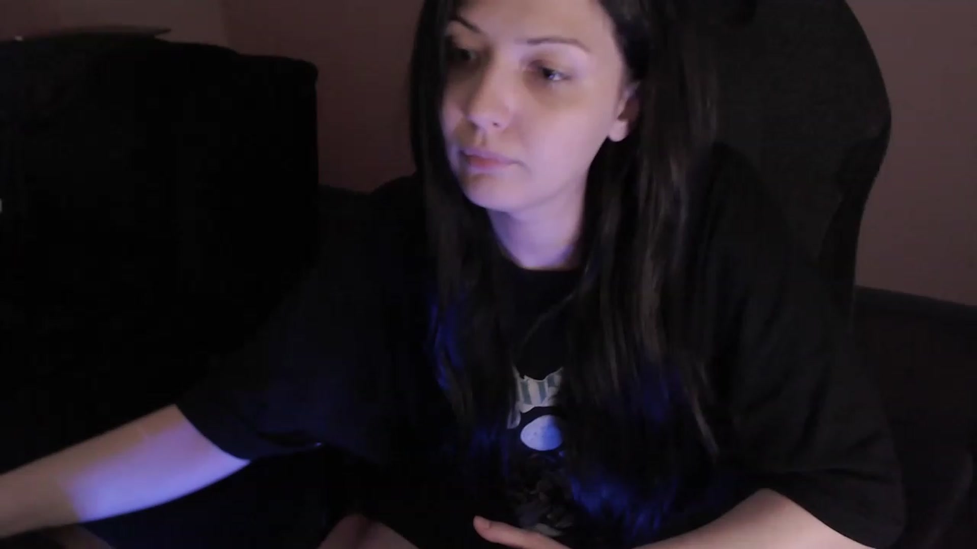 Gallery image thumbnail from RoomToAvoid's myfreecams stream on, 03/15/2023, 06:30 image 7 of 20