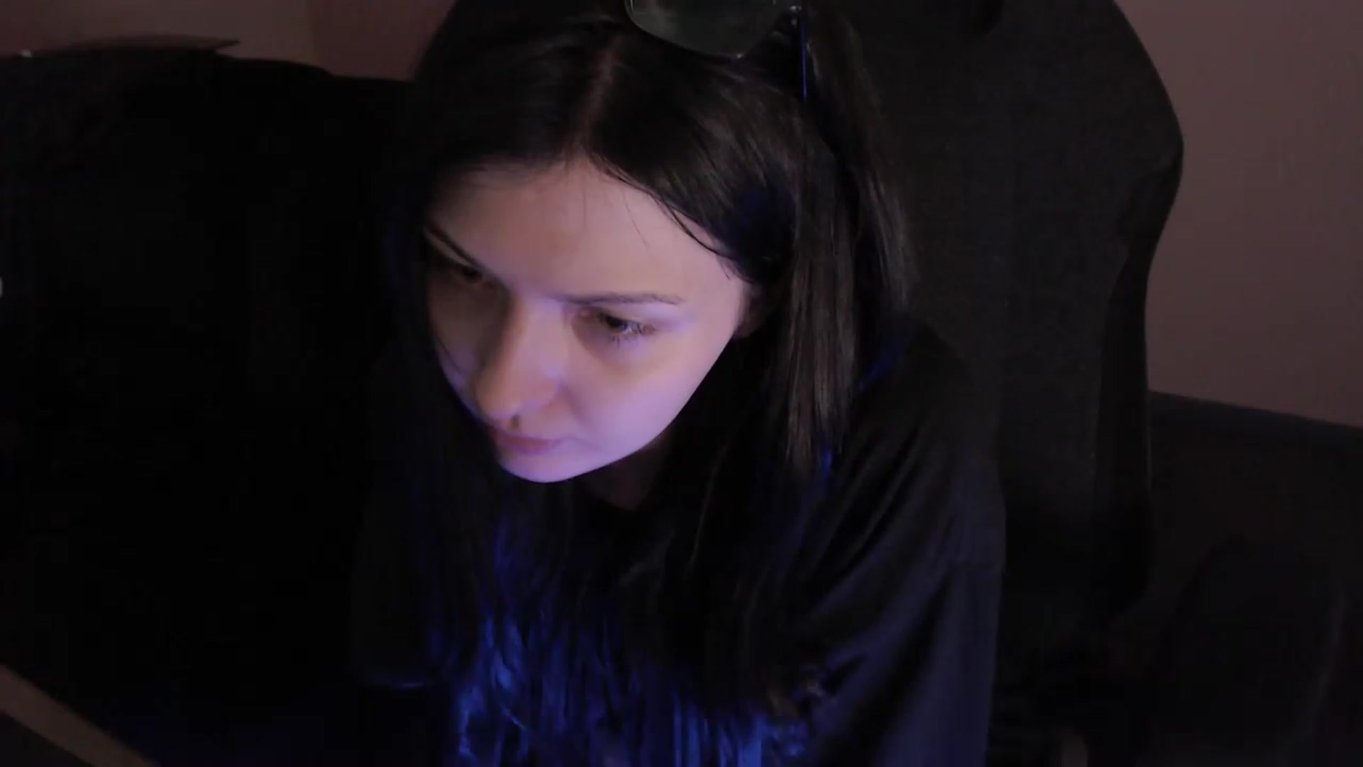 Gallery image thumbnail from RoomToAvoid's myfreecams stream on, 03/15/2023, 06:30 image 9 of 20
