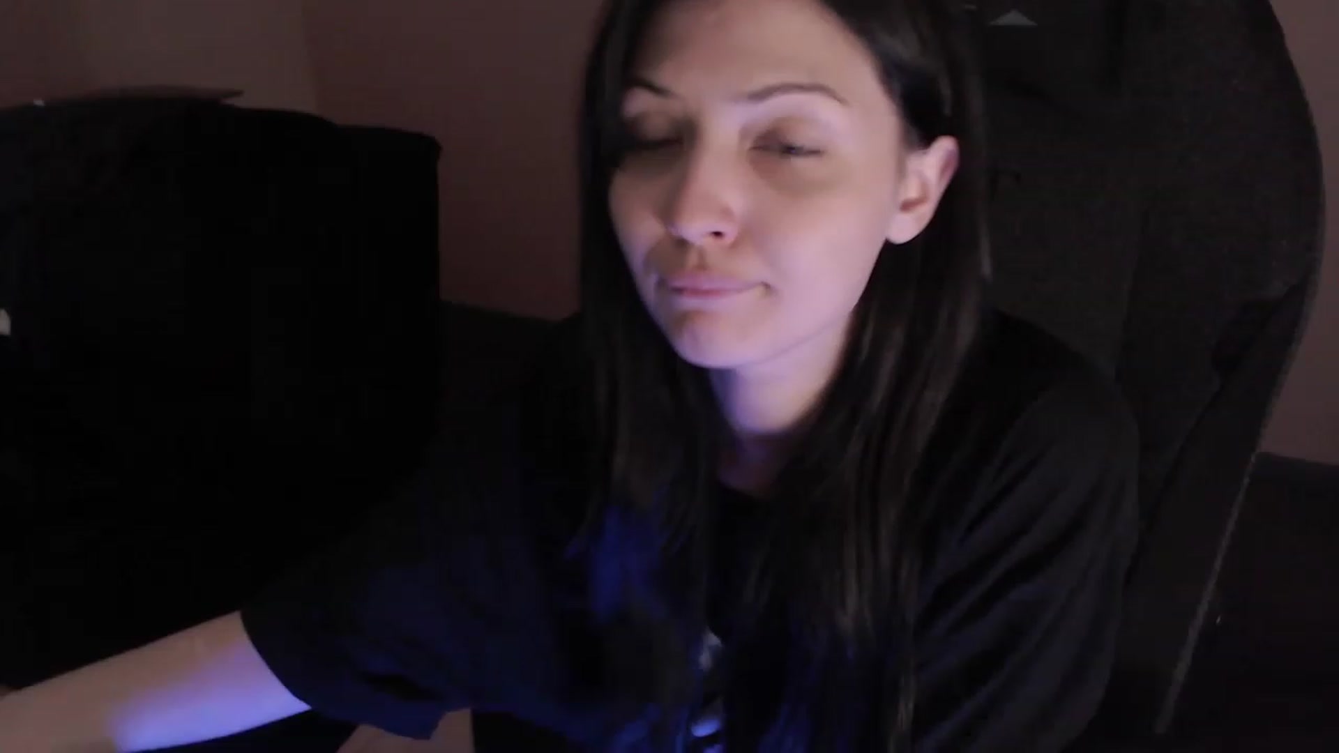 Gallery image thumbnail from RoomToAvoid's myfreecams stream on, 03/15/2023, 06:30 image 14 of 20