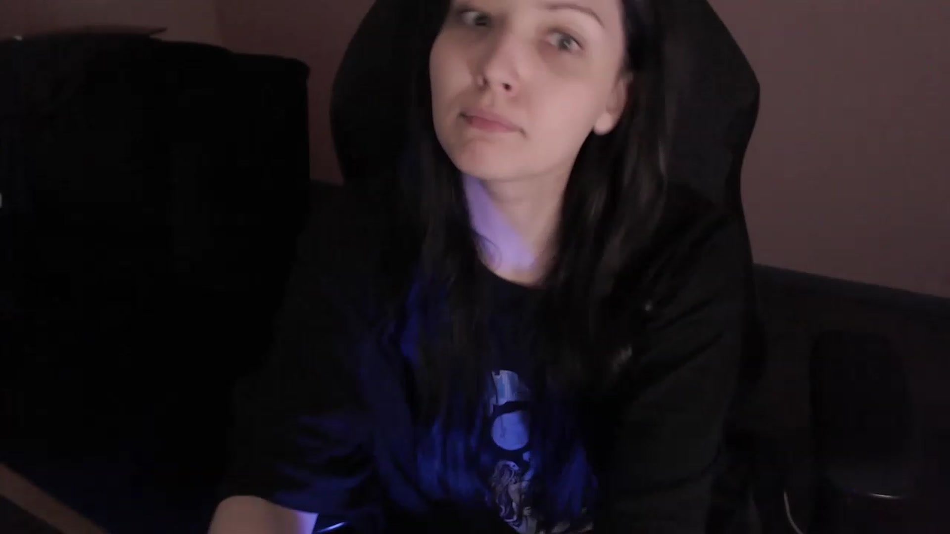 Gallery image thumbnail from RoomToAvoid's myfreecams stream on, 03/15/2023, 06:30 image 8 of 20