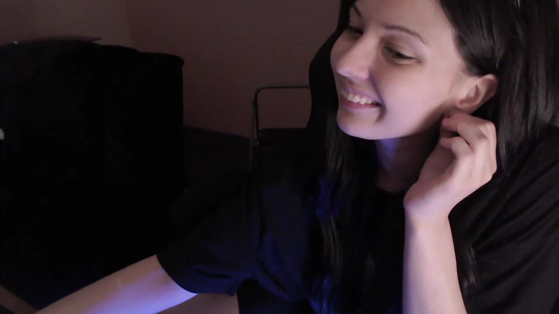 Gallery image thumbnail from RoomToAvoid's myfreecams stream on, 03/15/2023, 06:30 image 19 of 20