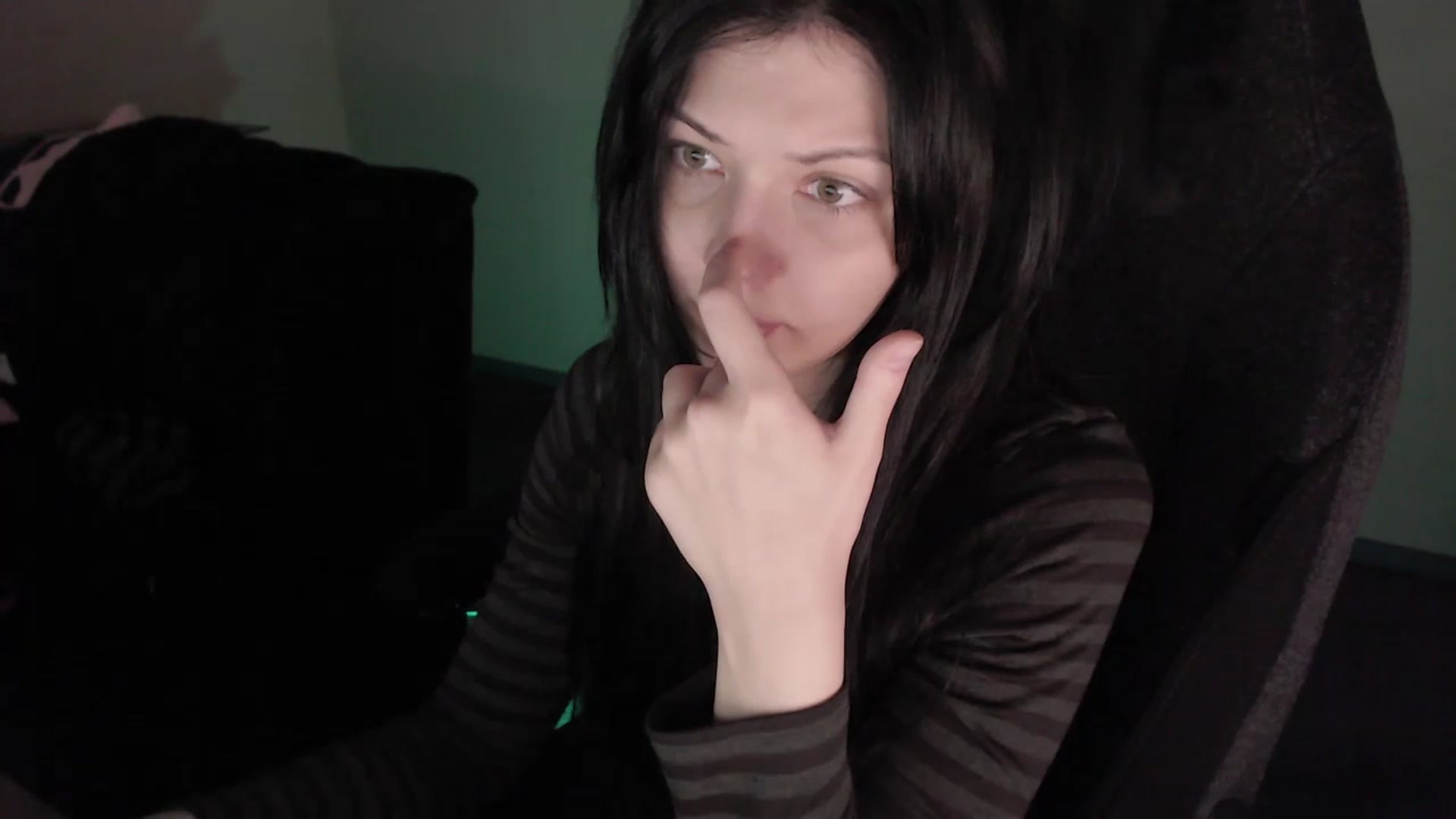 Gallery image thumbnail from RoomToAvoid's myfreecams stream on, 03/16/2023, 02:52 image 2 of 20