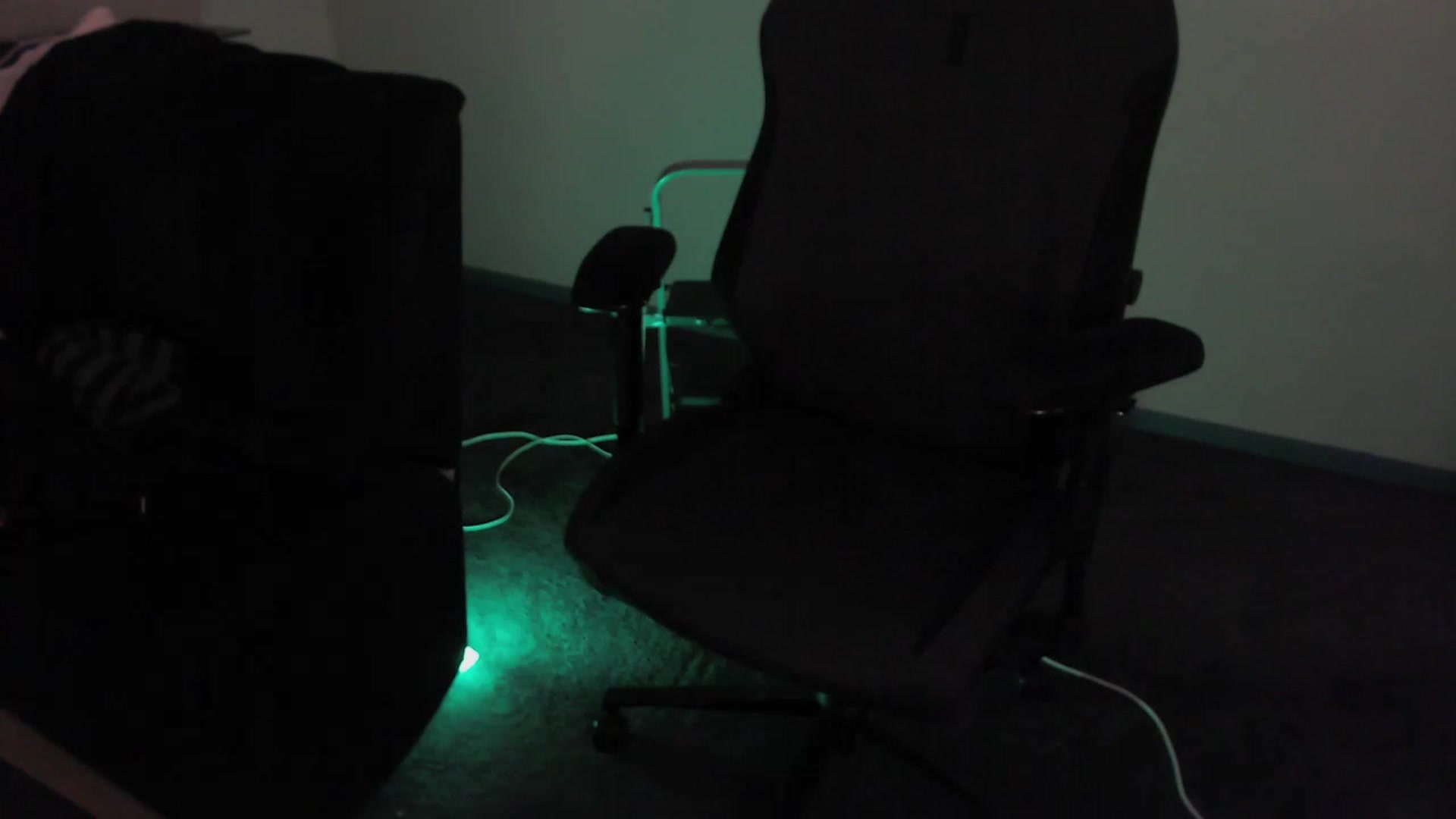 Gallery image thumbnail from RoomToAvoid's myfreecams stream on, 03/16/2023, 02:52 image 5 of 20