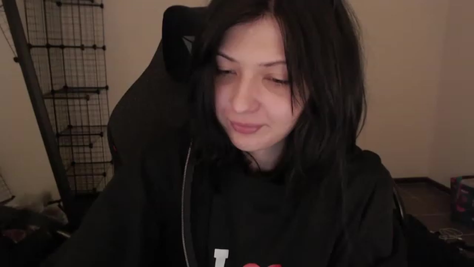 Gallery image thumbnail from RoomToAvoid's myfreecams stream on, 03/21/2023, 24:10 image 1 of 20
