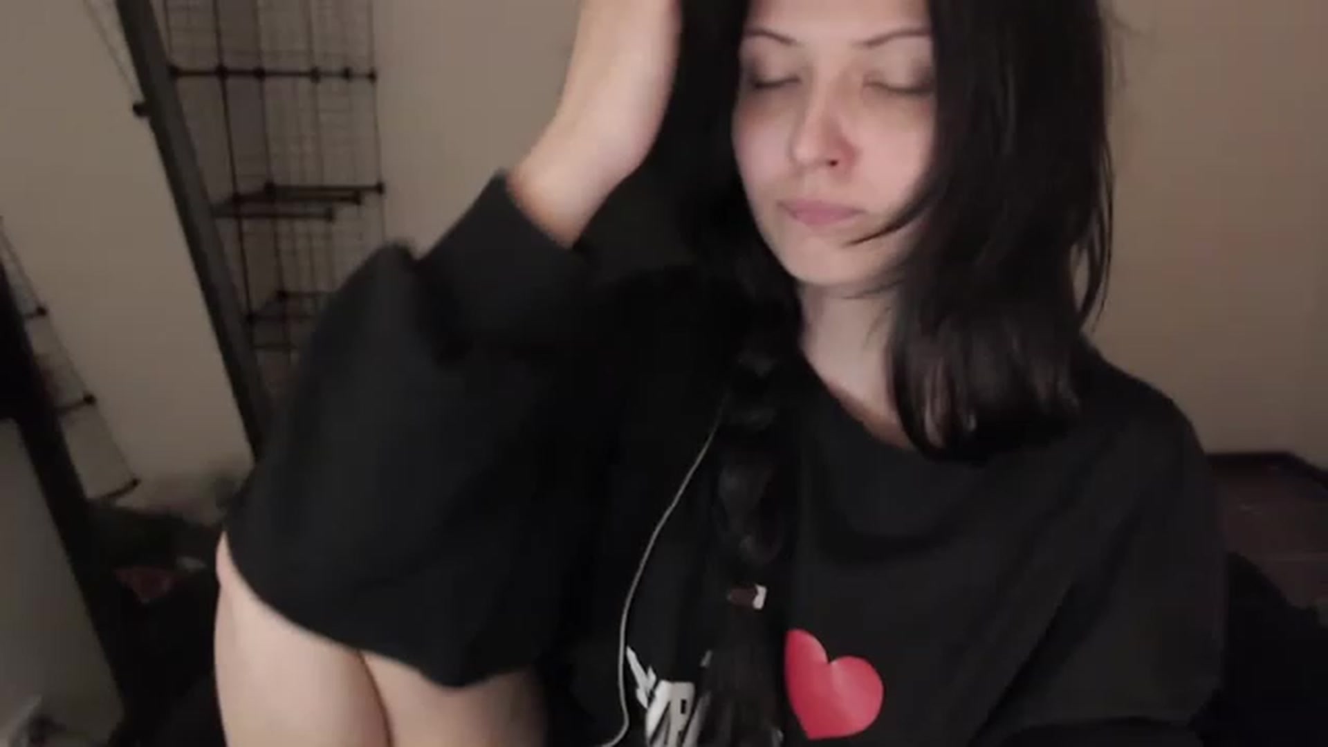 Gallery image thumbnail from RoomToAvoid's myfreecams stream on, 03/21/2023, 24:10 image 14 of 20