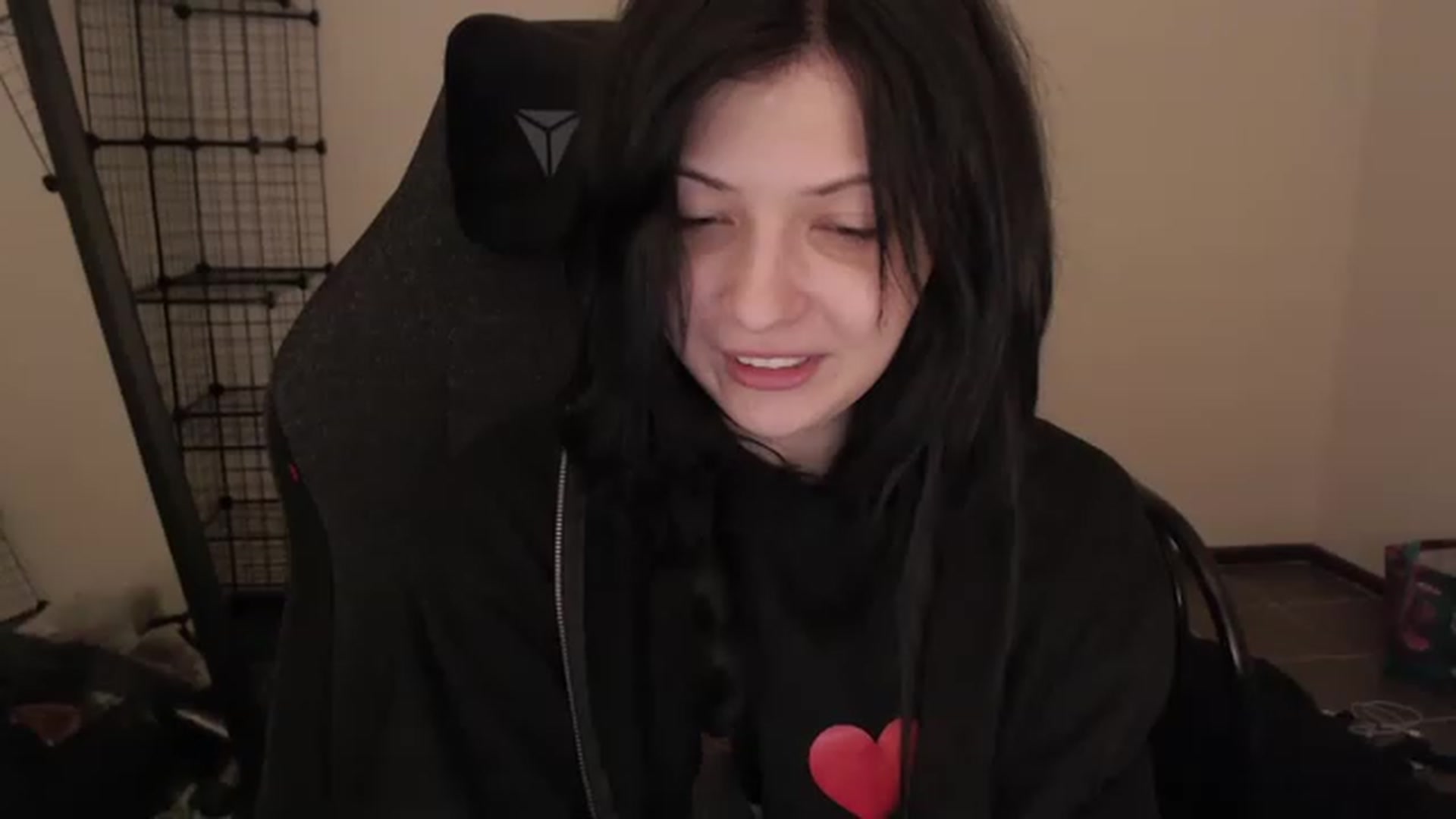 Gallery image thumbnail from RoomToAvoid's myfreecams stream on, 03/21/2023, 24:10 image 2 of 20