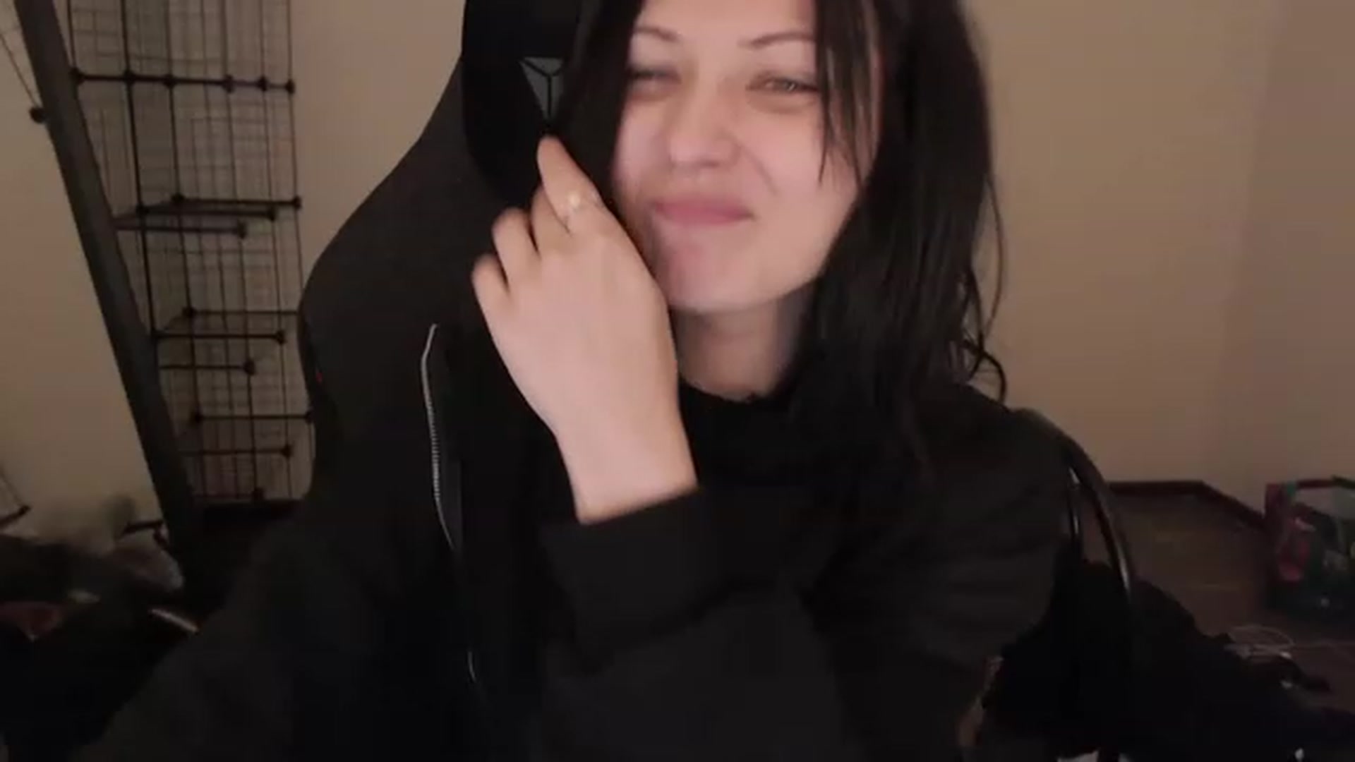 Gallery image thumbnail from RoomToAvoid's myfreecams stream on, 03/21/2023, 24:10 image 5 of 20