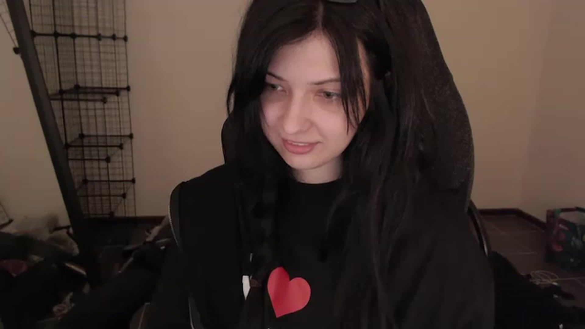 Gallery image thumbnail from RoomToAvoid's myfreecams stream on, 03/21/2023, 24:10 image 7 of 20