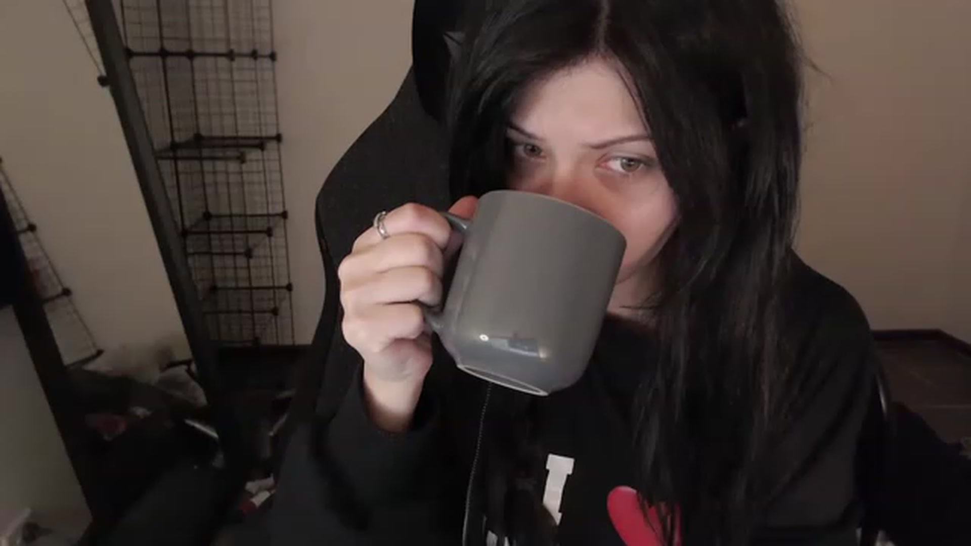 Gallery image thumbnail from RoomToAvoid's myfreecams stream on, 03/21/2023, 24:10 image 15 of 20
