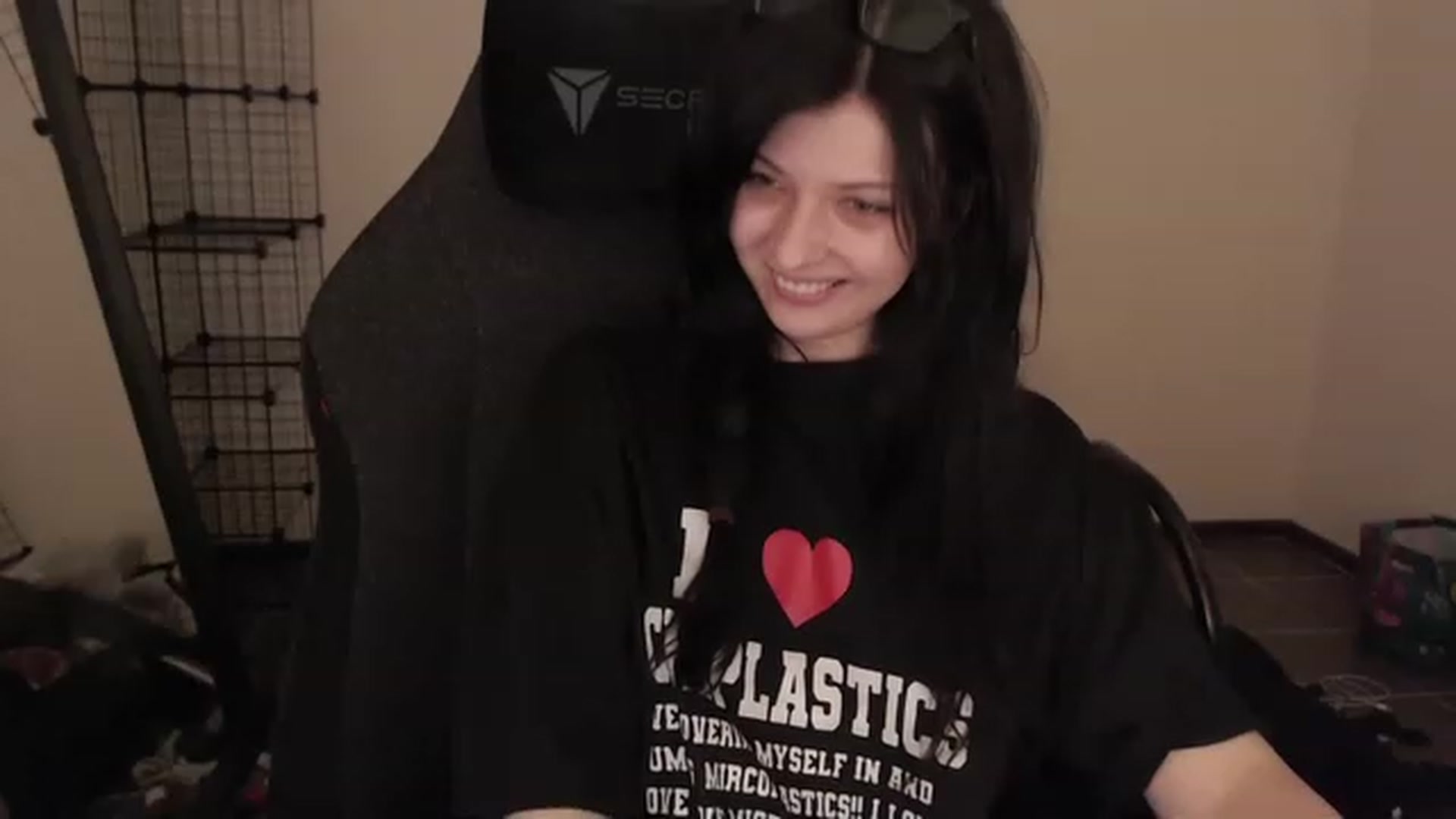 Gallery image thumbnail from RoomToAvoid's myfreecams stream on, 03/21/2023, 24:10 image 8 of 20