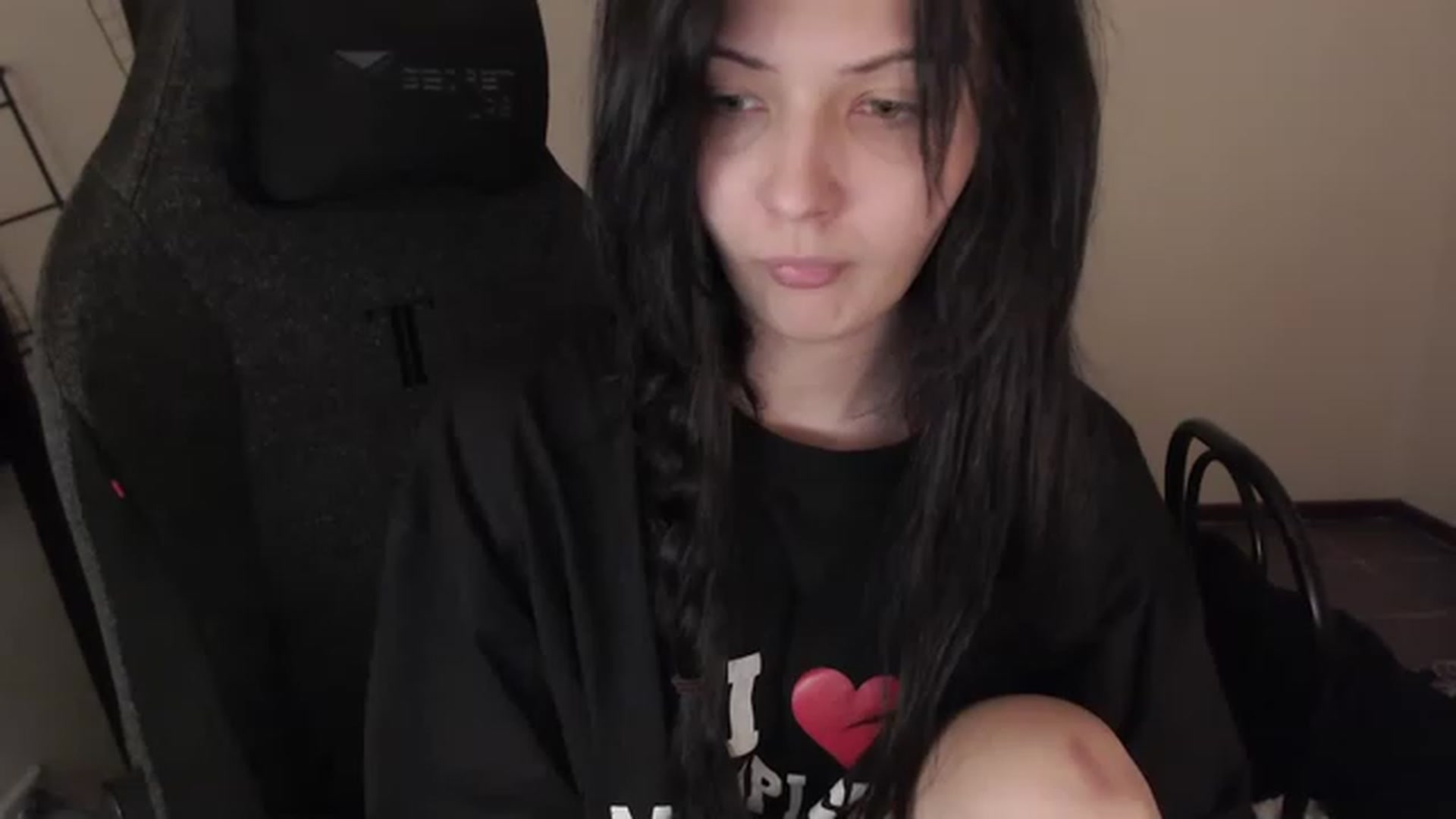 Gallery image thumbnail from RoomToAvoid's myfreecams stream on, 03/21/2023, 24:10 image 18 of 20