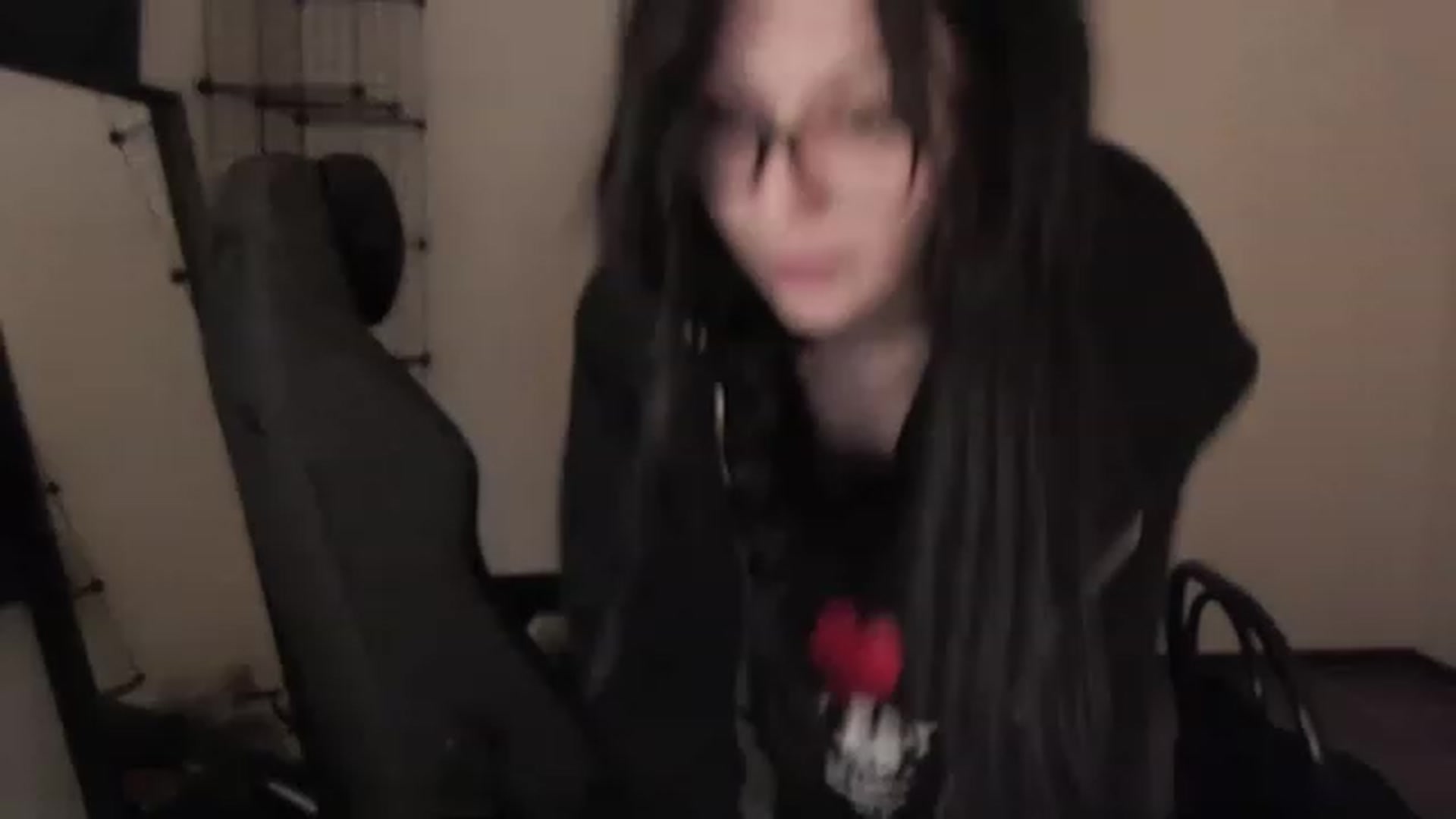 Gallery image thumbnail from RoomToAvoid's myfreecams stream on, 03/21/2023, 24:10 image 16 of 20