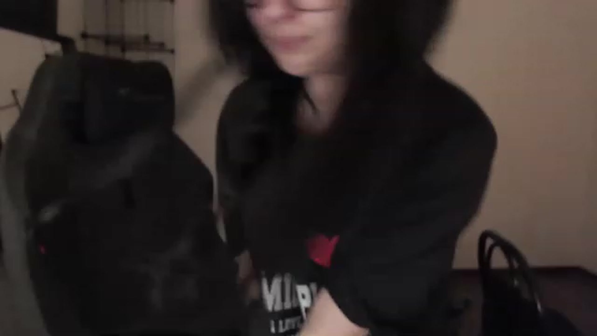 Gallery image thumbnail from RoomToAvoid's myfreecams stream on, 03/21/2023, 24:10 image 17 of 20