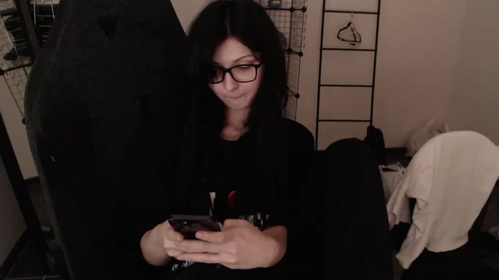 Gallery image thumbnail from RoomToAvoid's myfreecams stream on, 03/21/2023, 04:15 image 18 of 20