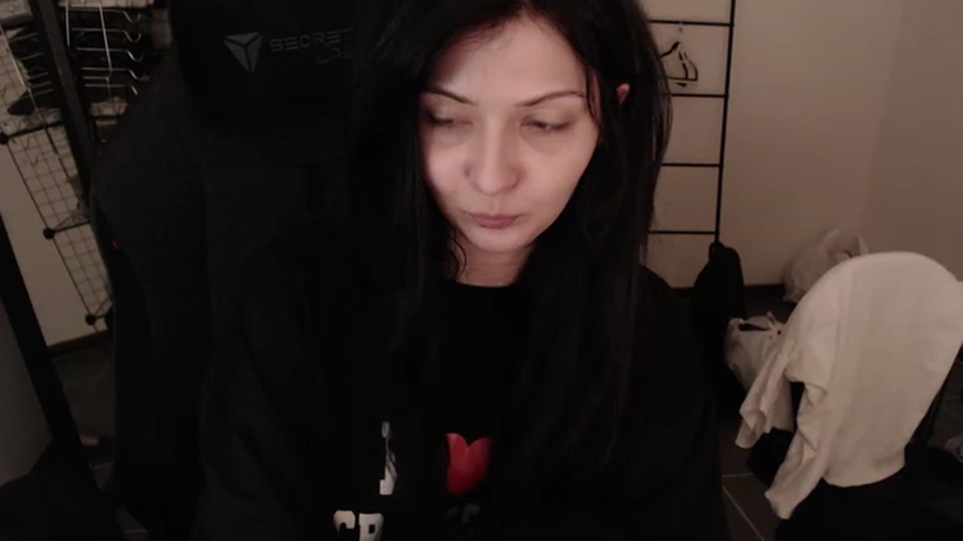 Gallery image thumbnail from RoomToAvoid's myfreecams stream on, 03/21/2023, 04:15 image 16 of 20