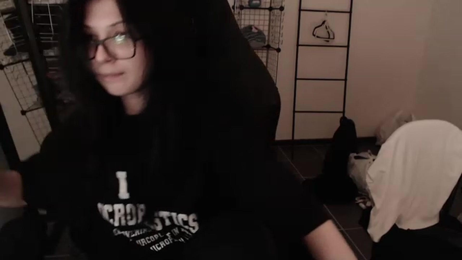 Gallery image thumbnail from RoomToAvoid's myfreecams stream on, 03/21/2023, 04:15 image 14 of 20