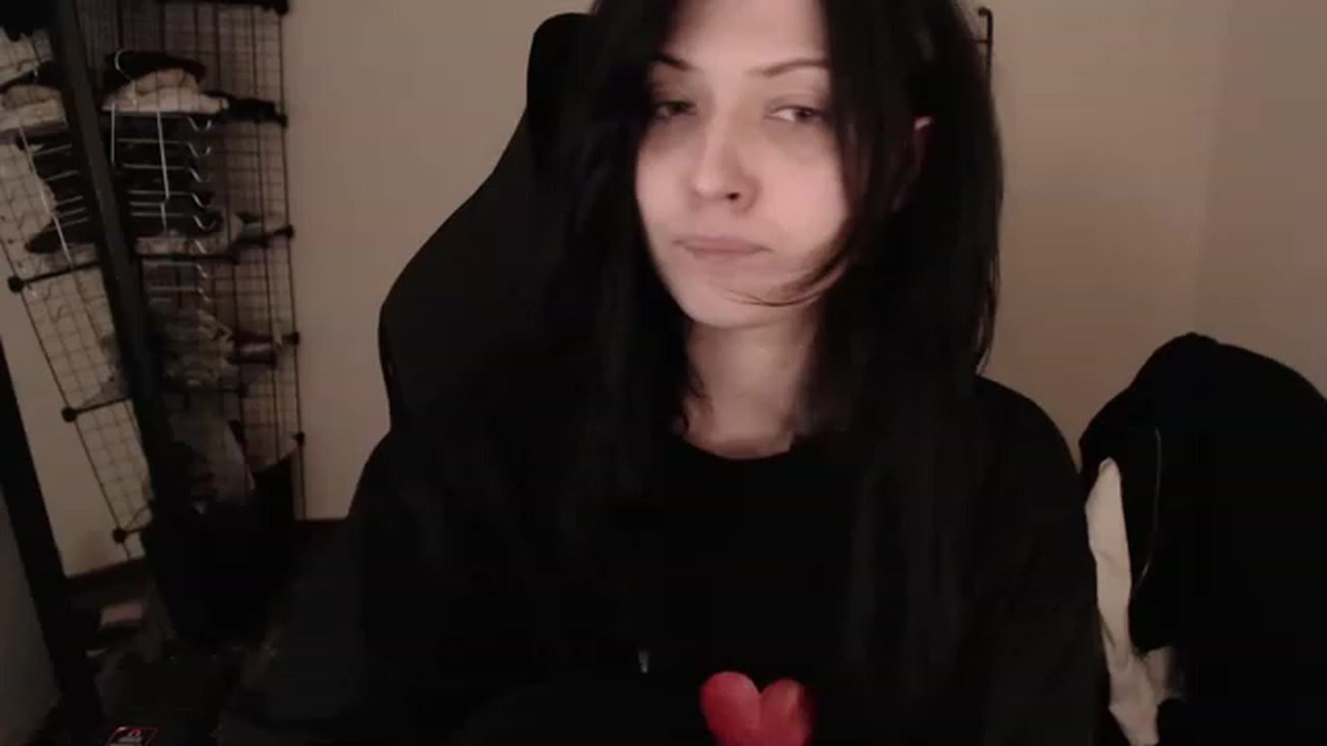 Gallery image thumbnail from RoomToAvoid's myfreecams stream on, 03/21/2023, 04:15 image 1 of 20