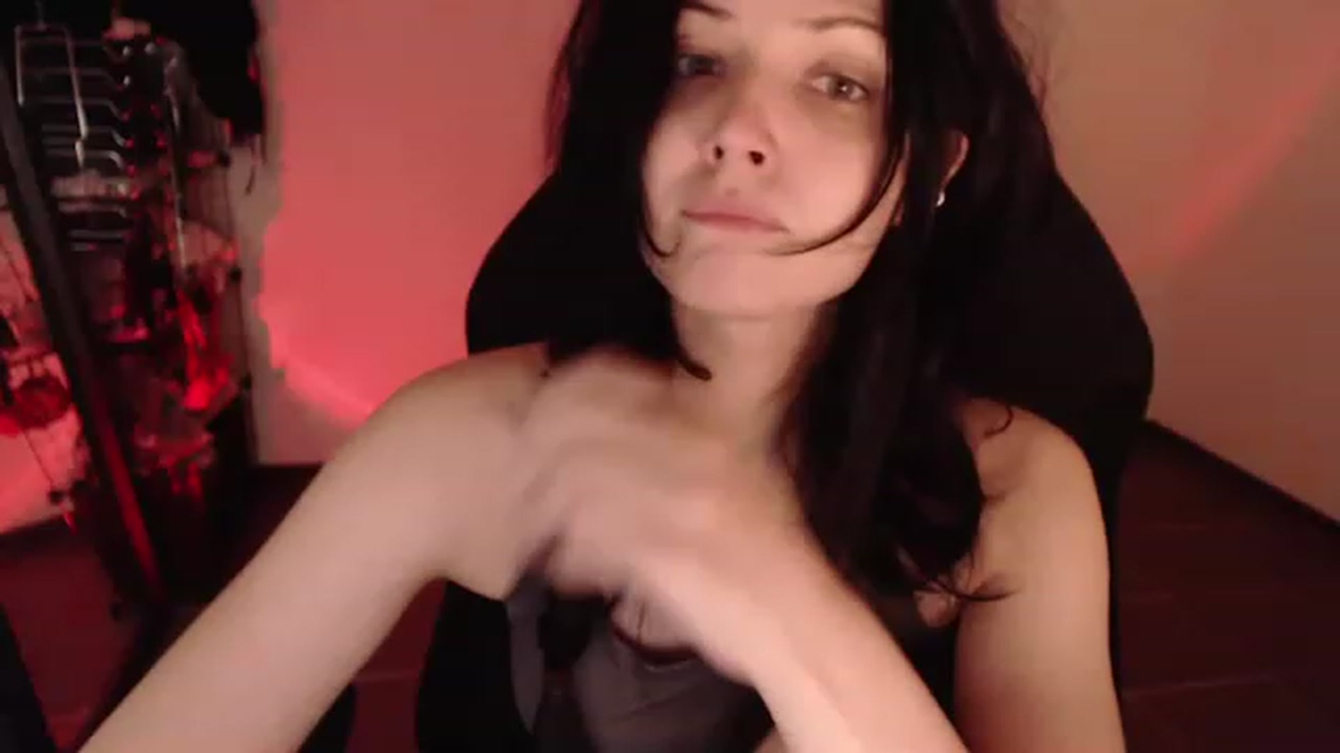 Gallery image thumbnail from RoomToAvoid's myfreecams stream on, 03/22/2023, 05:38 image 4 of 20