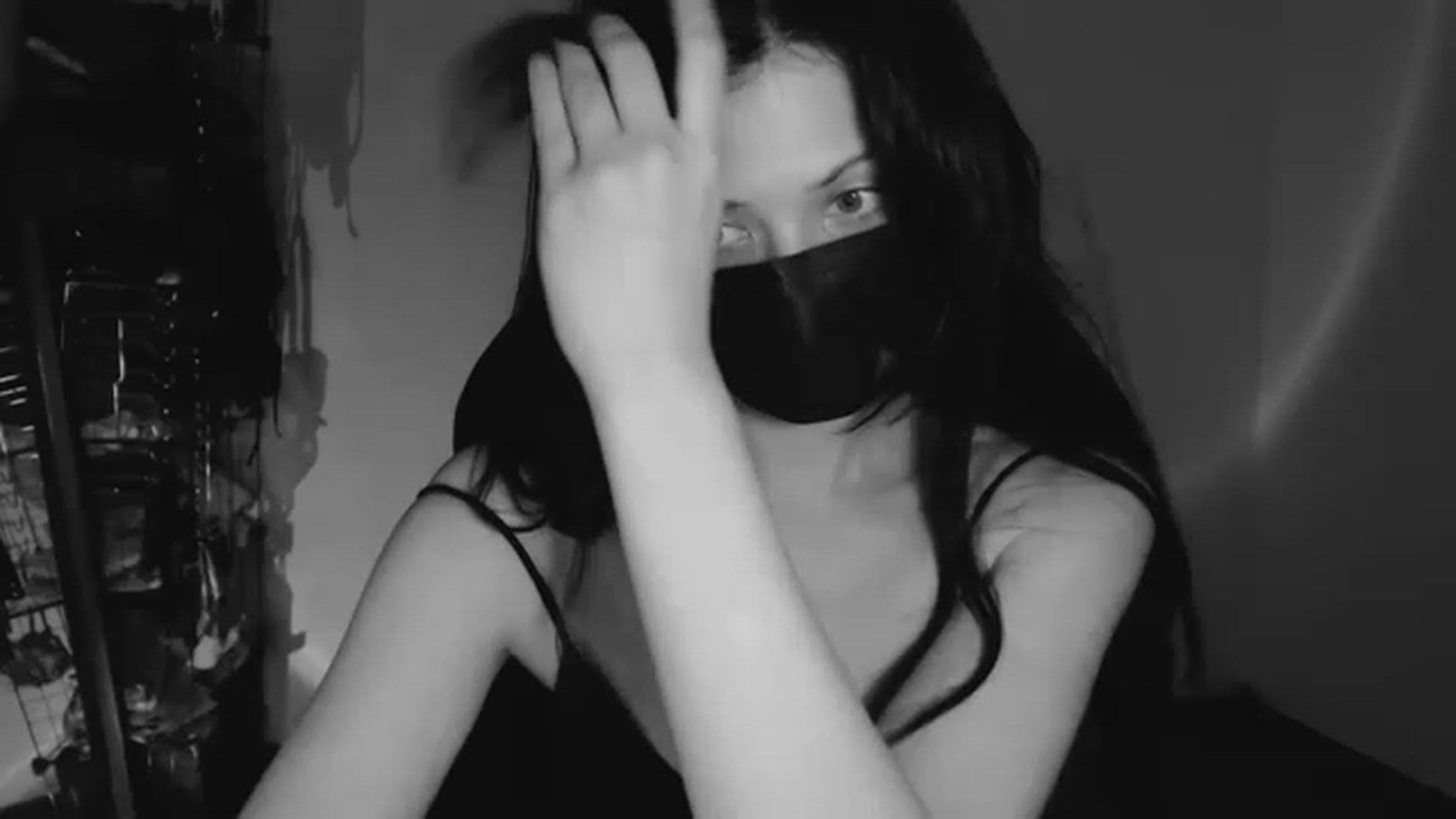 Gallery image thumbnail from RoomToAvoid's myfreecams stream on, 03/22/2023, 05:38 image 14 of 20