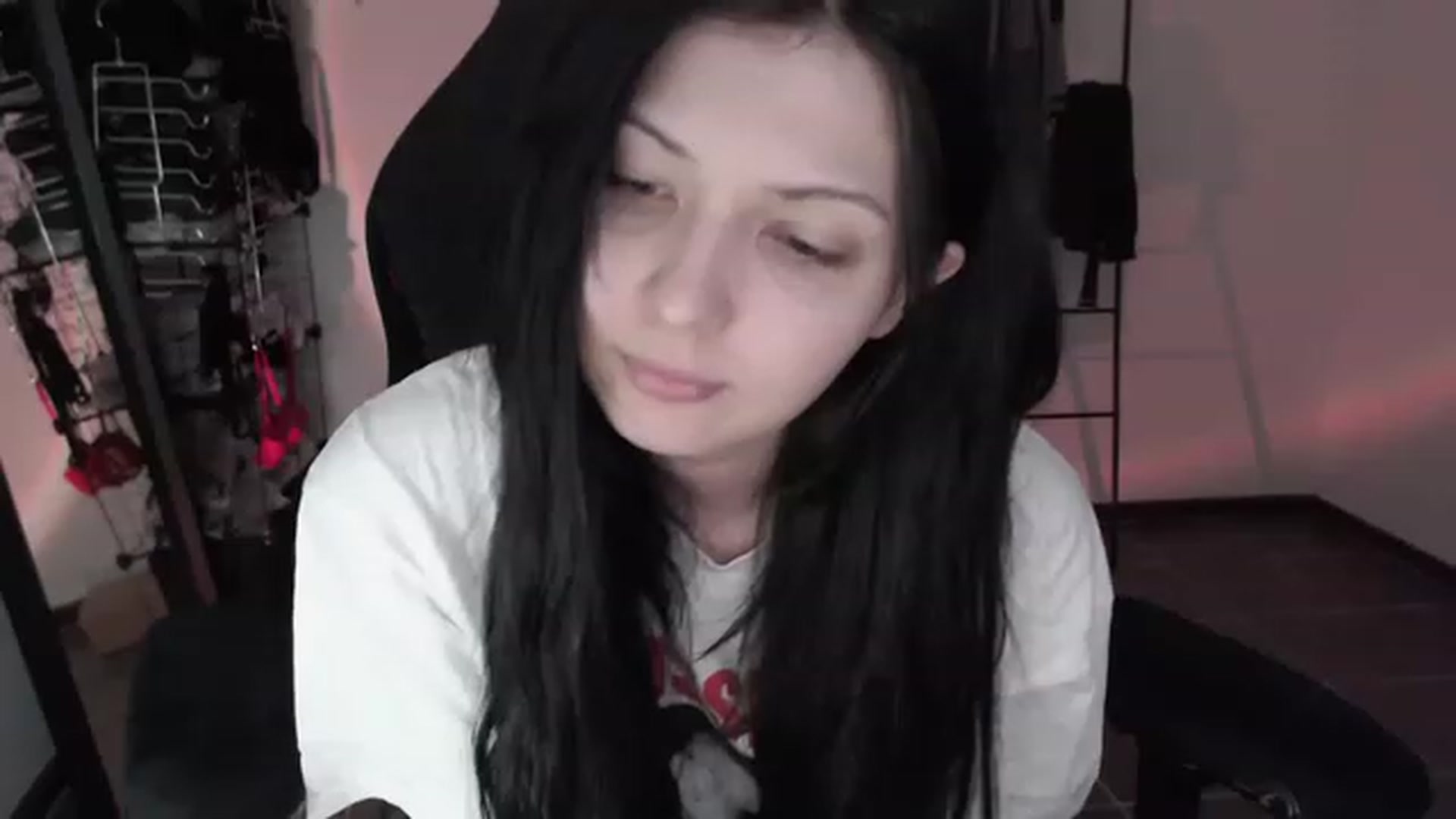 Gallery image thumbnail from RoomToAvoid's myfreecams stream on, 03/23/2023, 05:08 image 17 of 20