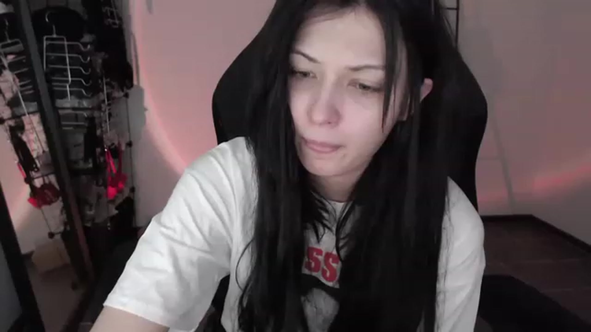 Gallery image thumbnail from RoomToAvoid's myfreecams stream on, 03/23/2023, 05:08 image 2 of 20