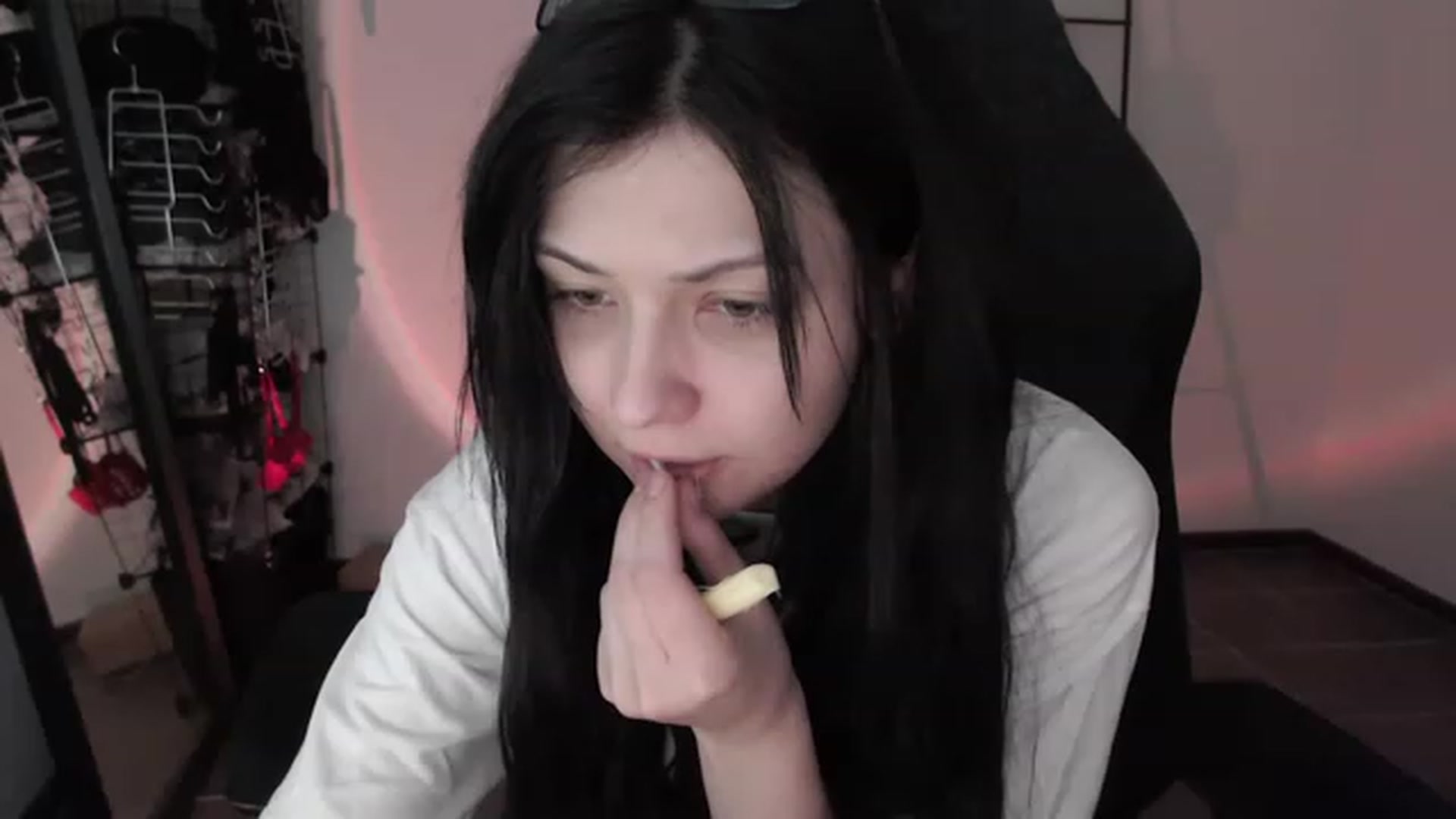 Gallery image thumbnail from RoomToAvoid's myfreecams stream on, 03/23/2023, 05:08 image 1 of 20