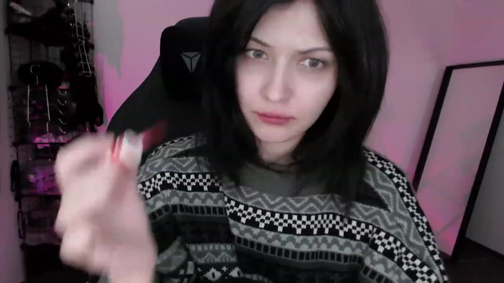 Gallery image thumbnail from RoomToAvoid's myfreecams stream on, 03/25/2023, 04:02 image 3 of 20