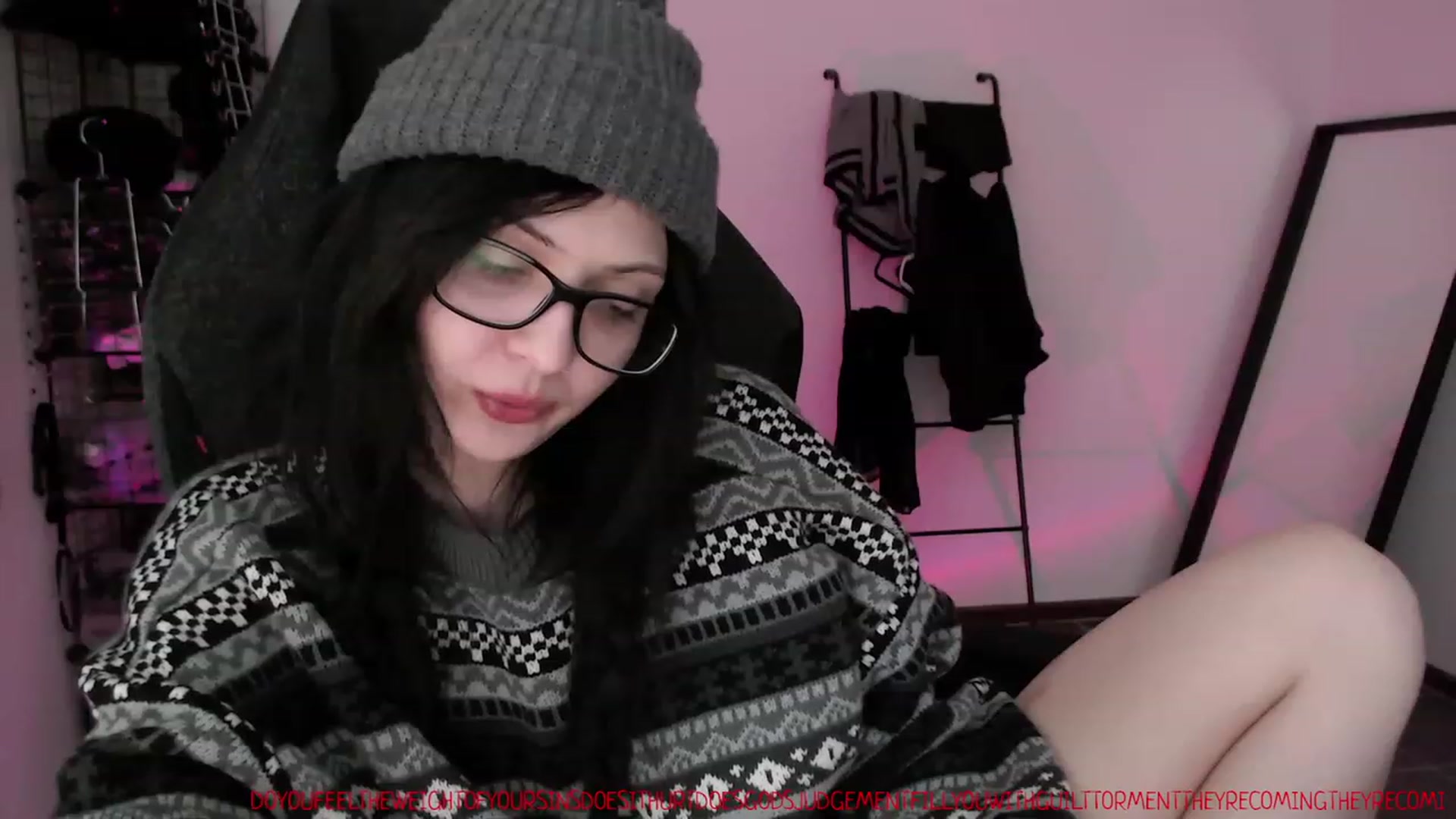 Gallery image thumbnail from RoomToAvoid's myfreecams stream on, 03/25/2023, 04:02 image 19 of 20