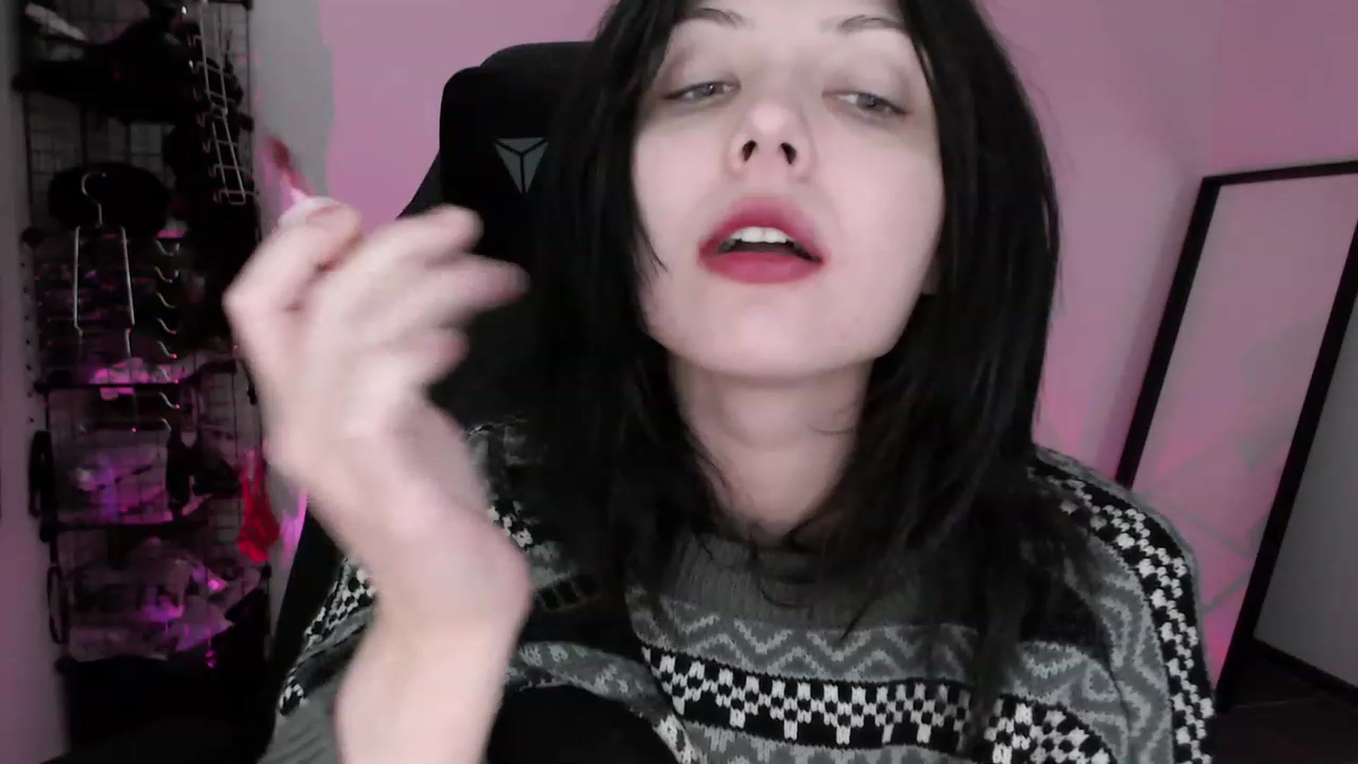 Gallery image thumbnail from RoomToAvoid's myfreecams stream on, 03/25/2023, 04:02 image 4 of 20