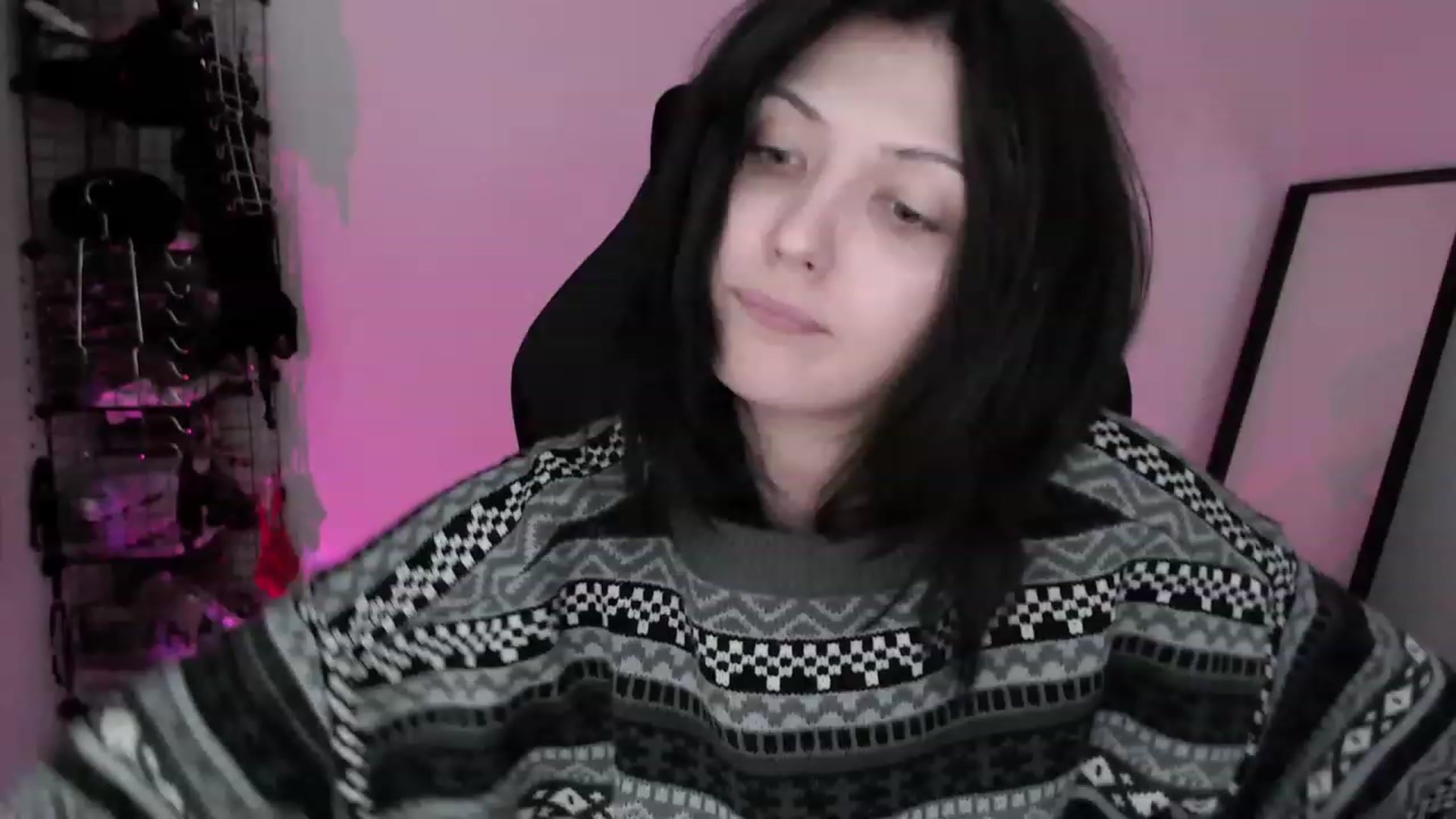 Gallery image thumbnail from RoomToAvoid's myfreecams stream on, 03/25/2023, 04:02 image 1 of 20