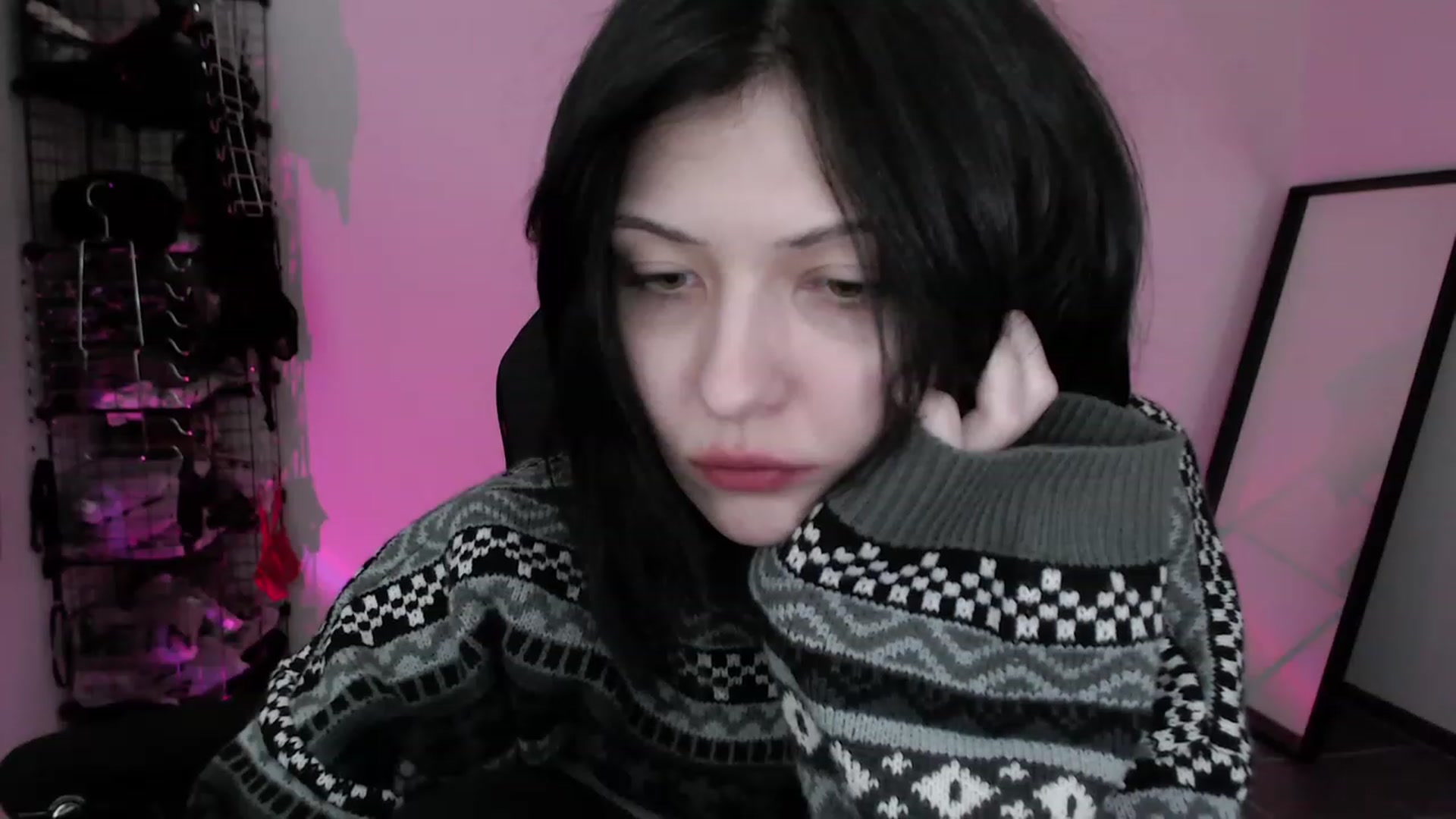 Gallery image thumbnail from RoomToAvoid's myfreecams stream on, 03/25/2023, 04:02 image 5 of 20