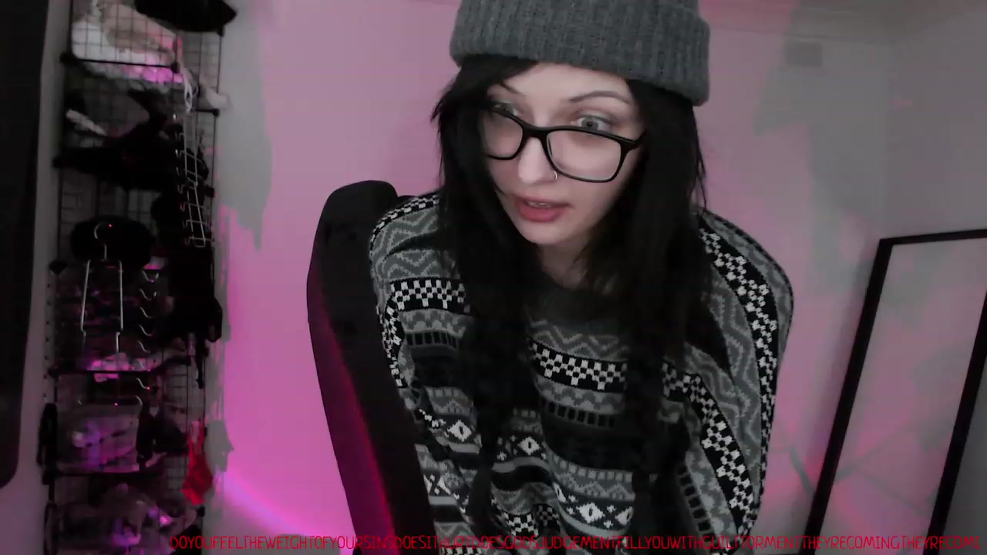 Gallery image thumbnail from RoomToAvoid's myfreecams stream on, 03/25/2023, 04:02 image 16 of 20