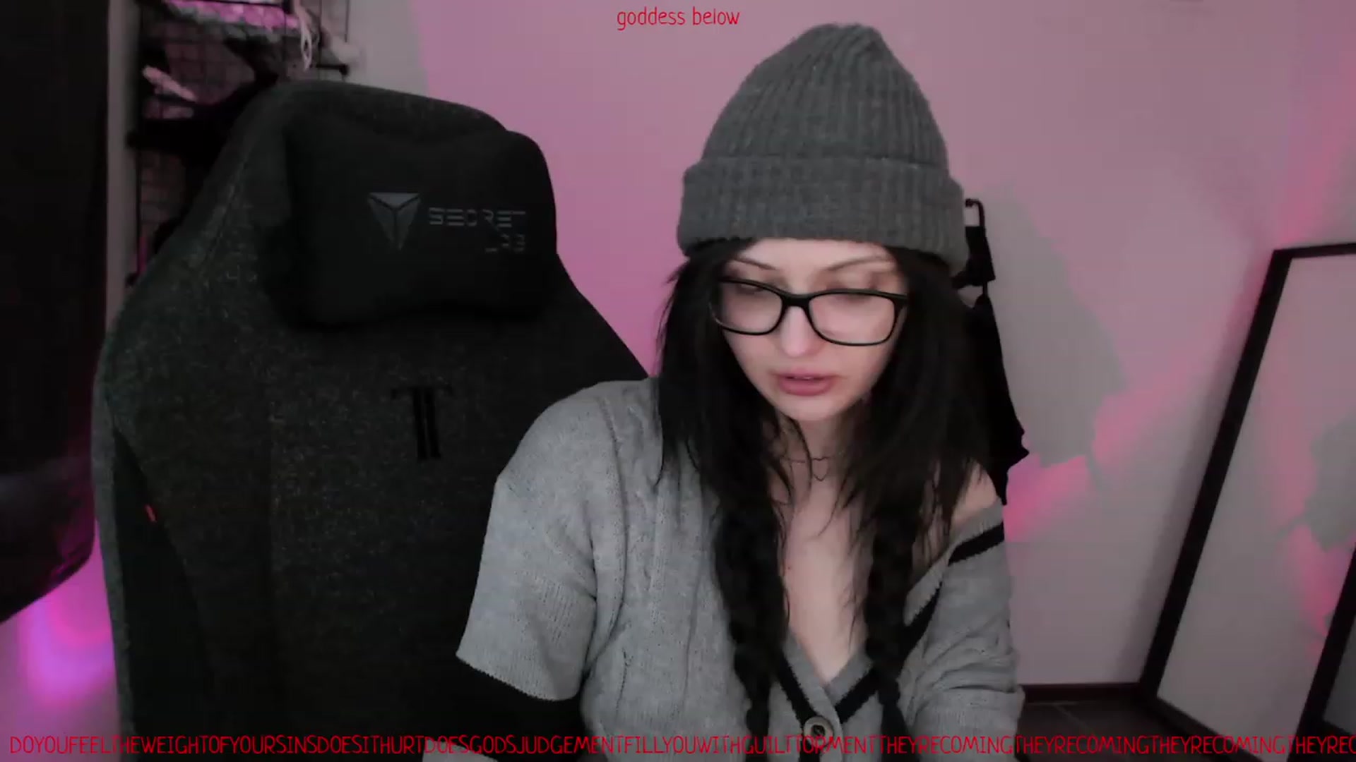 Gallery image thumbnail from RoomToAvoid's myfreecams stream on, 03/25/2023, 06:52 image 17 of 20