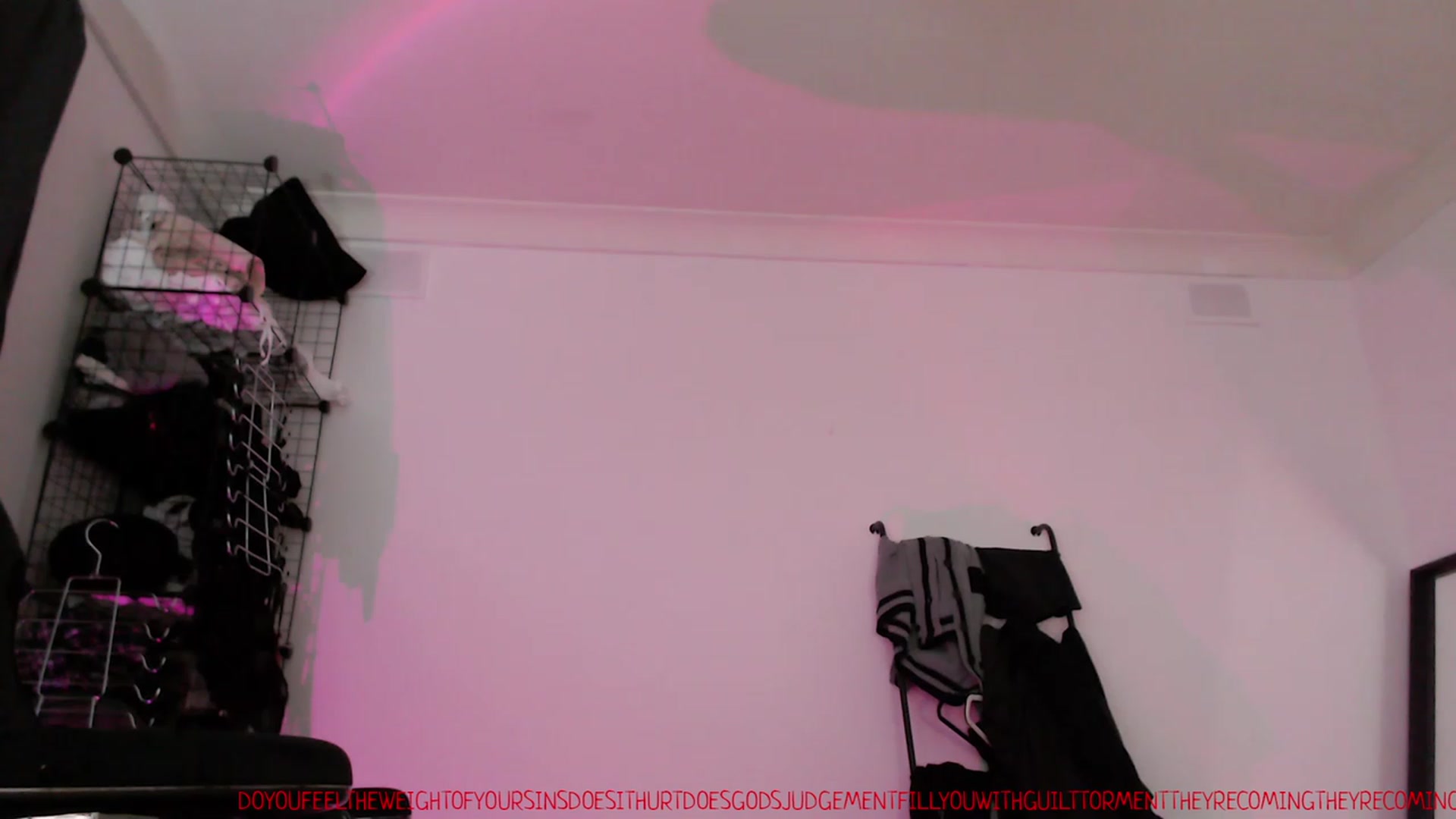 Gallery image thumbnail from RoomToAvoid's myfreecams stream on, 03/25/2023, 06:52 image 6 of 20