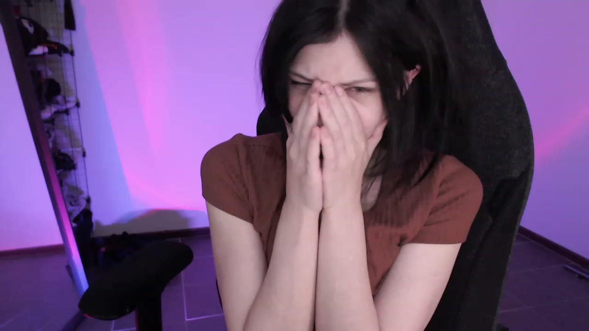 Gallery image thumbnail from RoomToAvoid's myfreecams stream on, 03/26/2023, 08:33 image 14 of 20