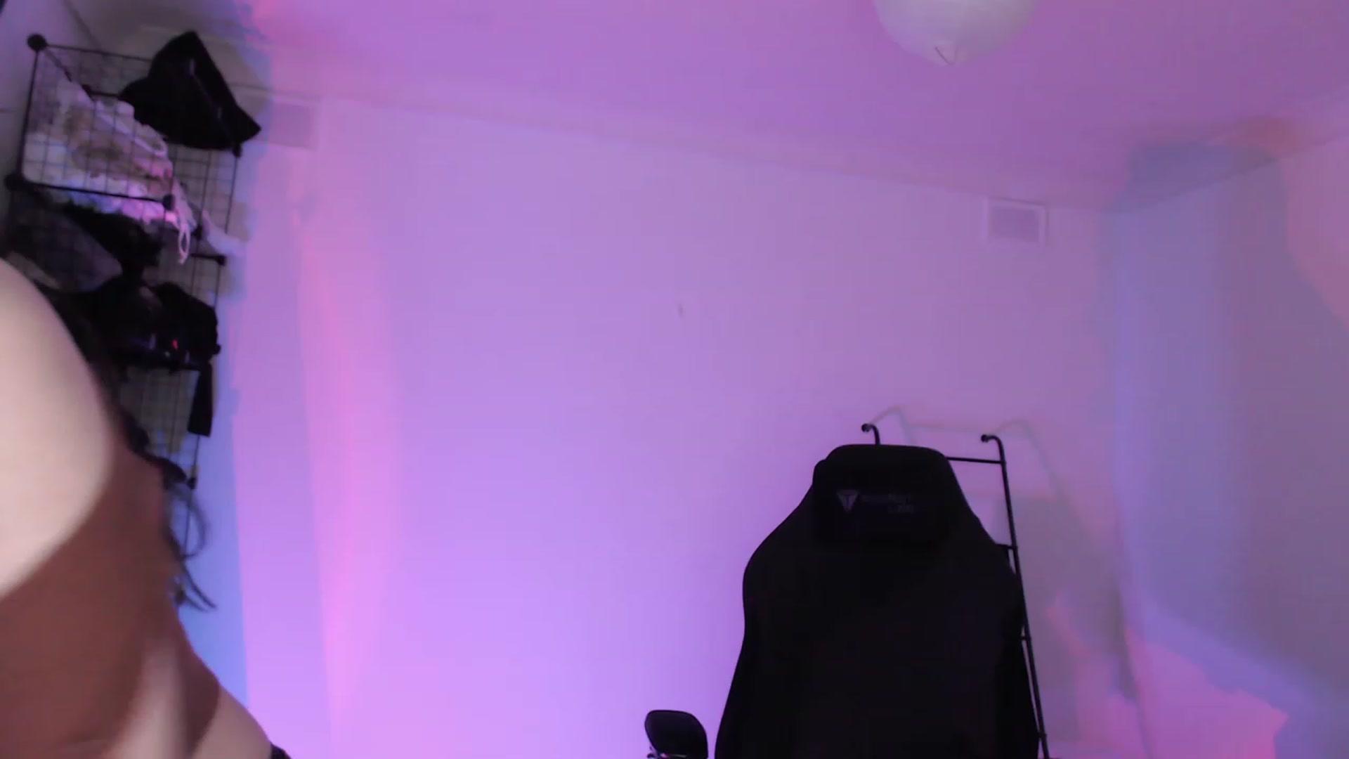 Gallery image thumbnail from RoomToAvoid's myfreecams stream on, 03/26/2023, 10:00 image 15 of 20