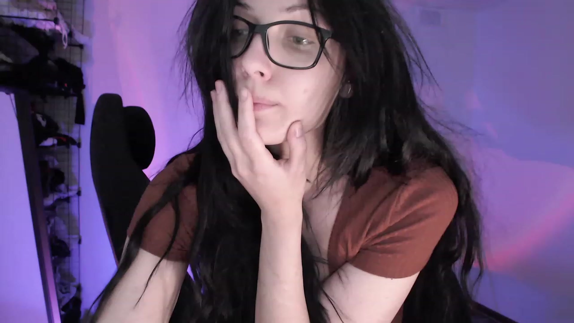 Gallery image thumbnail from RoomToAvoid's myfreecams stream on, 03/26/2023, 10:00 image 2 of 20