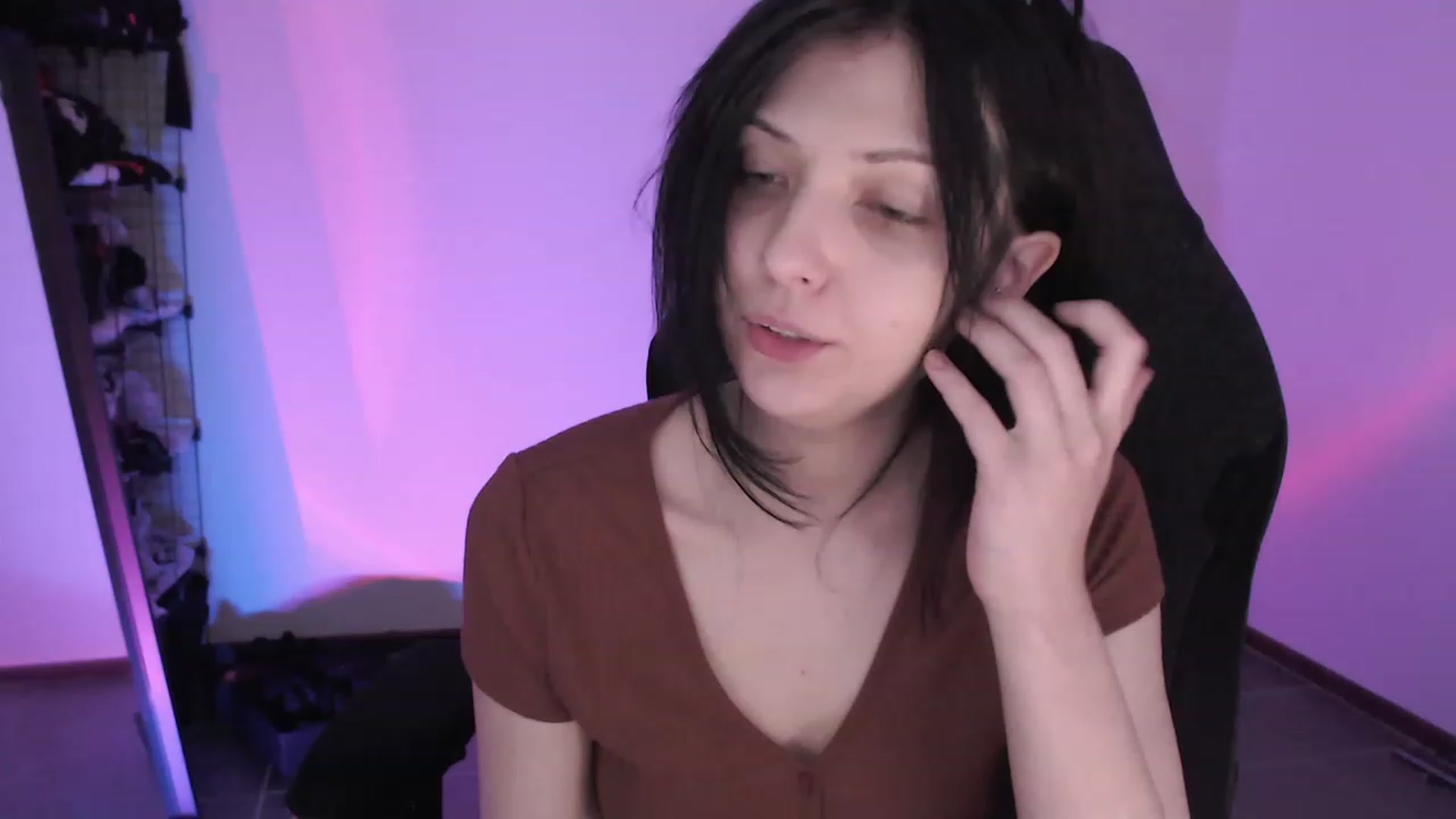 Gallery image thumbnail from RoomToAvoid's myfreecams stream on, 03/26/2023, 10:00 image 12 of 20