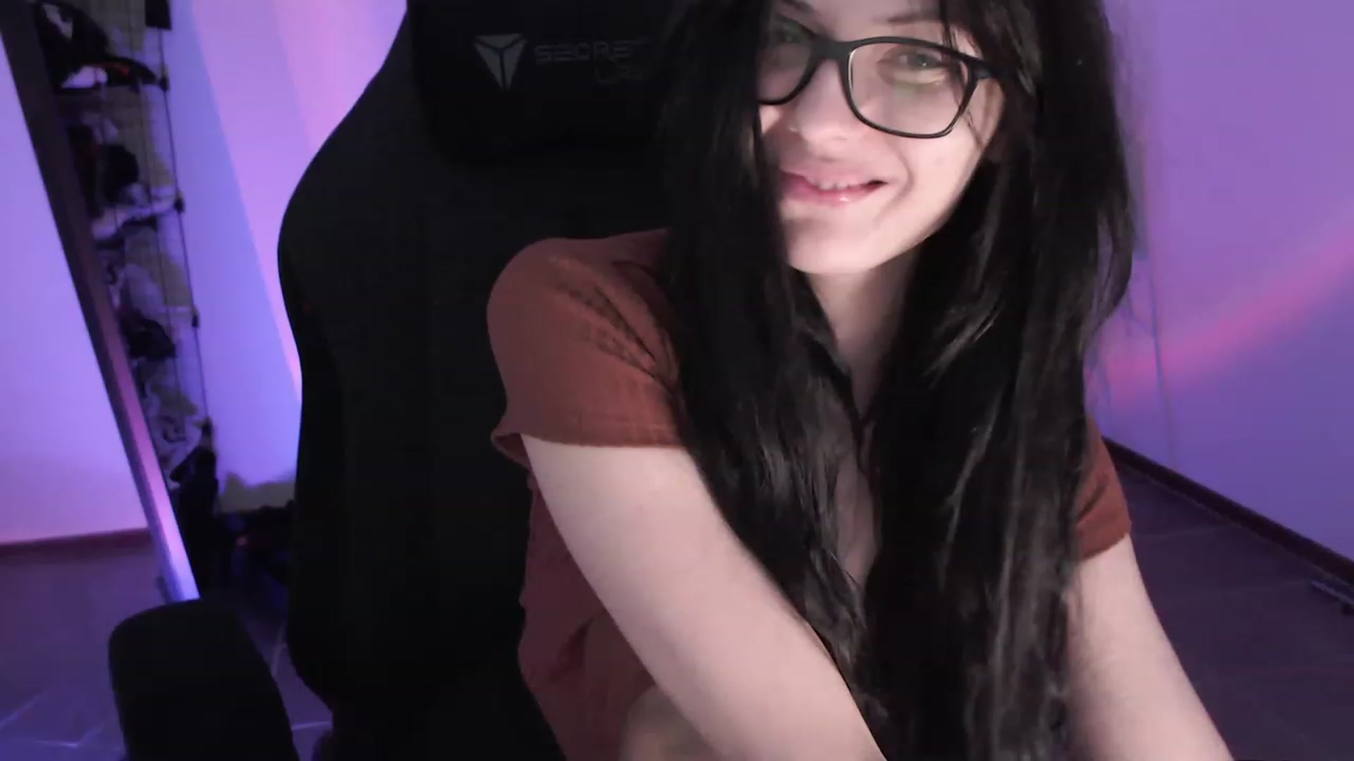 Gallery image thumbnail from RoomToAvoid's myfreecams stream on, 03/26/2023, 10:00 image 4 of 20