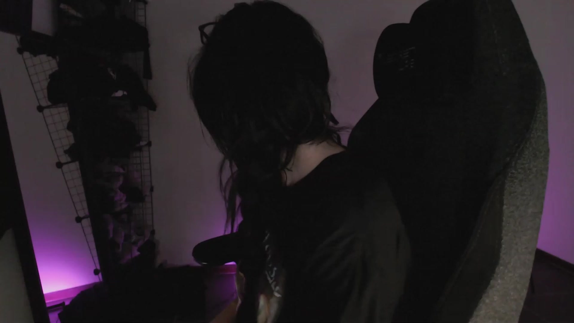 Gallery image thumbnail from RoomToAvoid's myfreecams stream on, 03/27/2023, 03:23 image 15 of 20