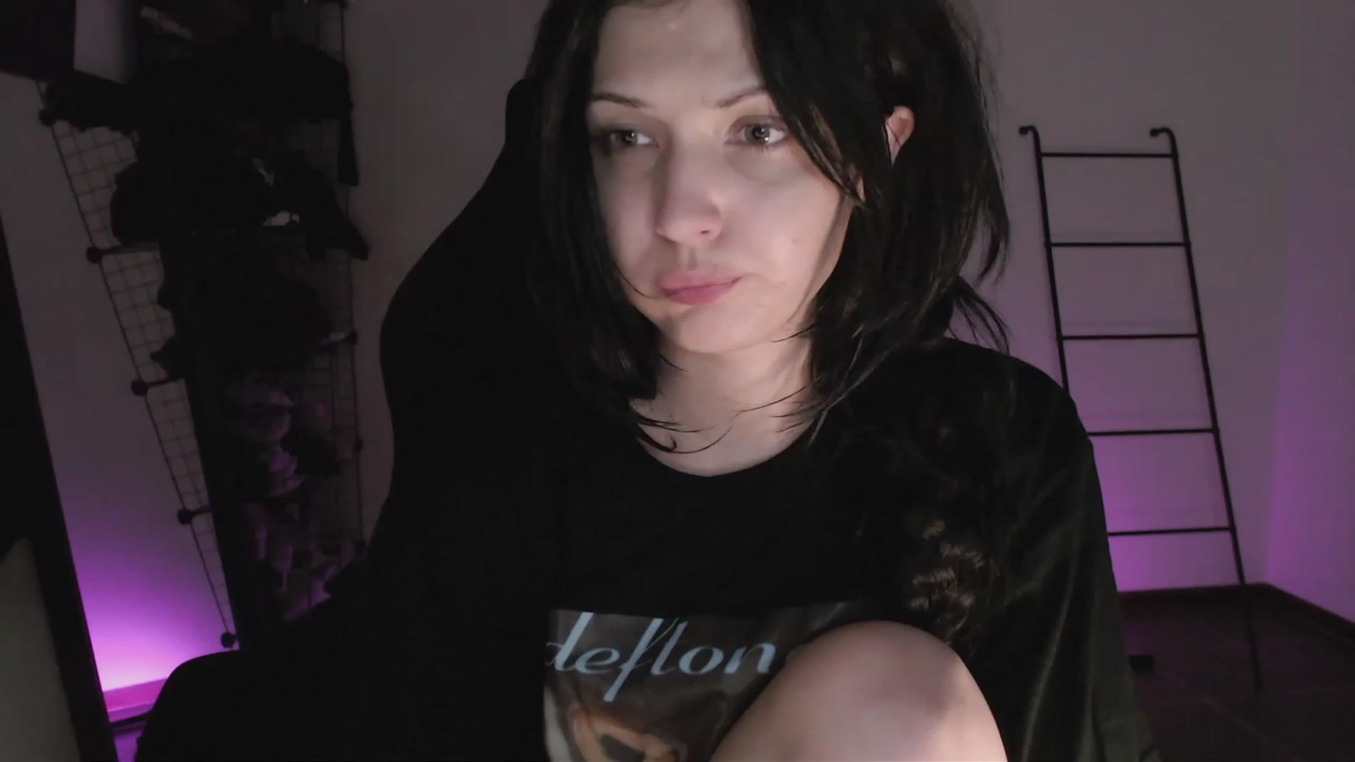Gallery image thumbnail from RoomToAvoid's myfreecams stream on, 03/27/2023, 03:23 image 14 of 20