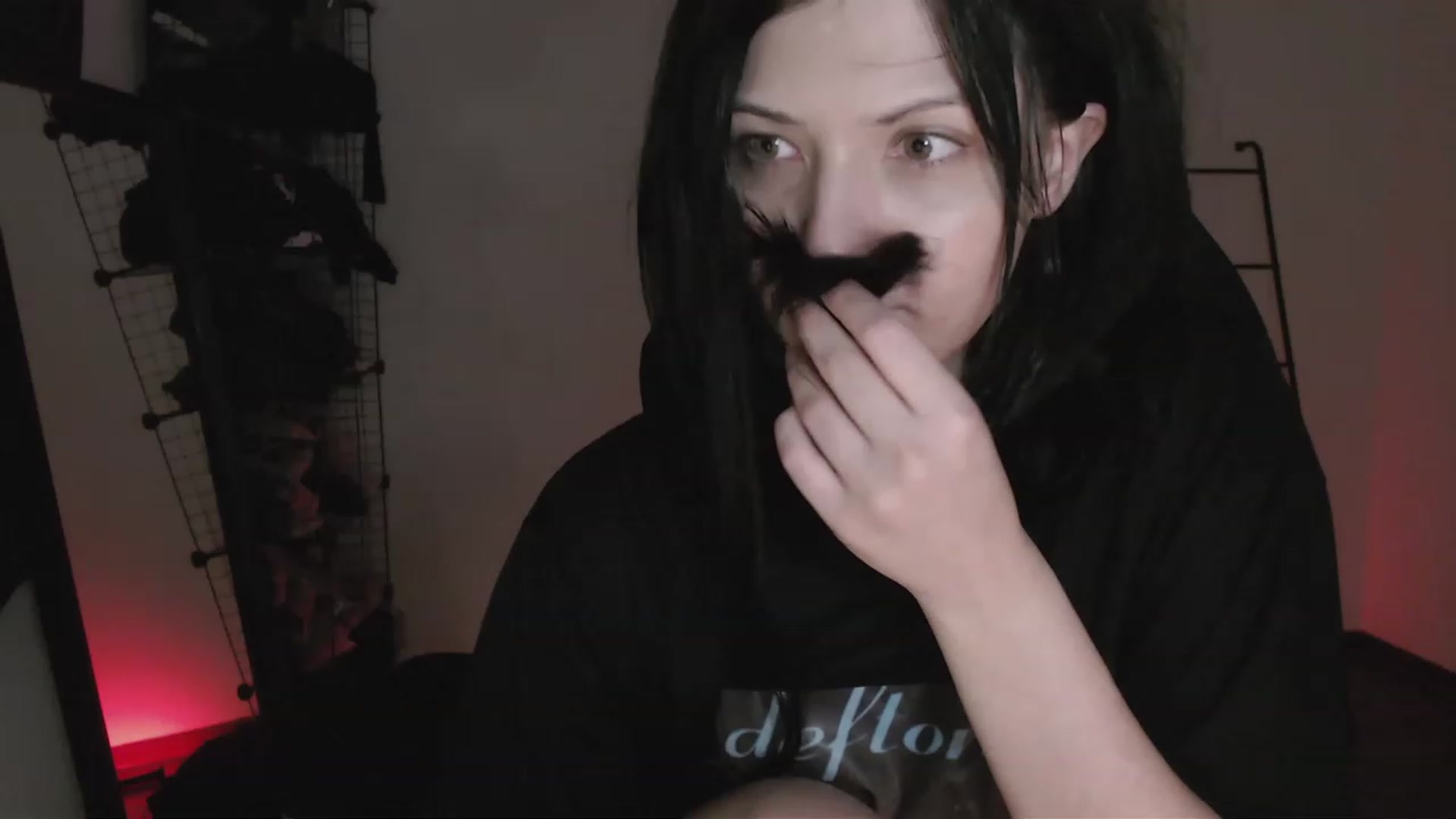 Gallery image thumbnail from RoomToAvoid's myfreecams stream on, 03/27/2023, 03:23 image 16 of 20