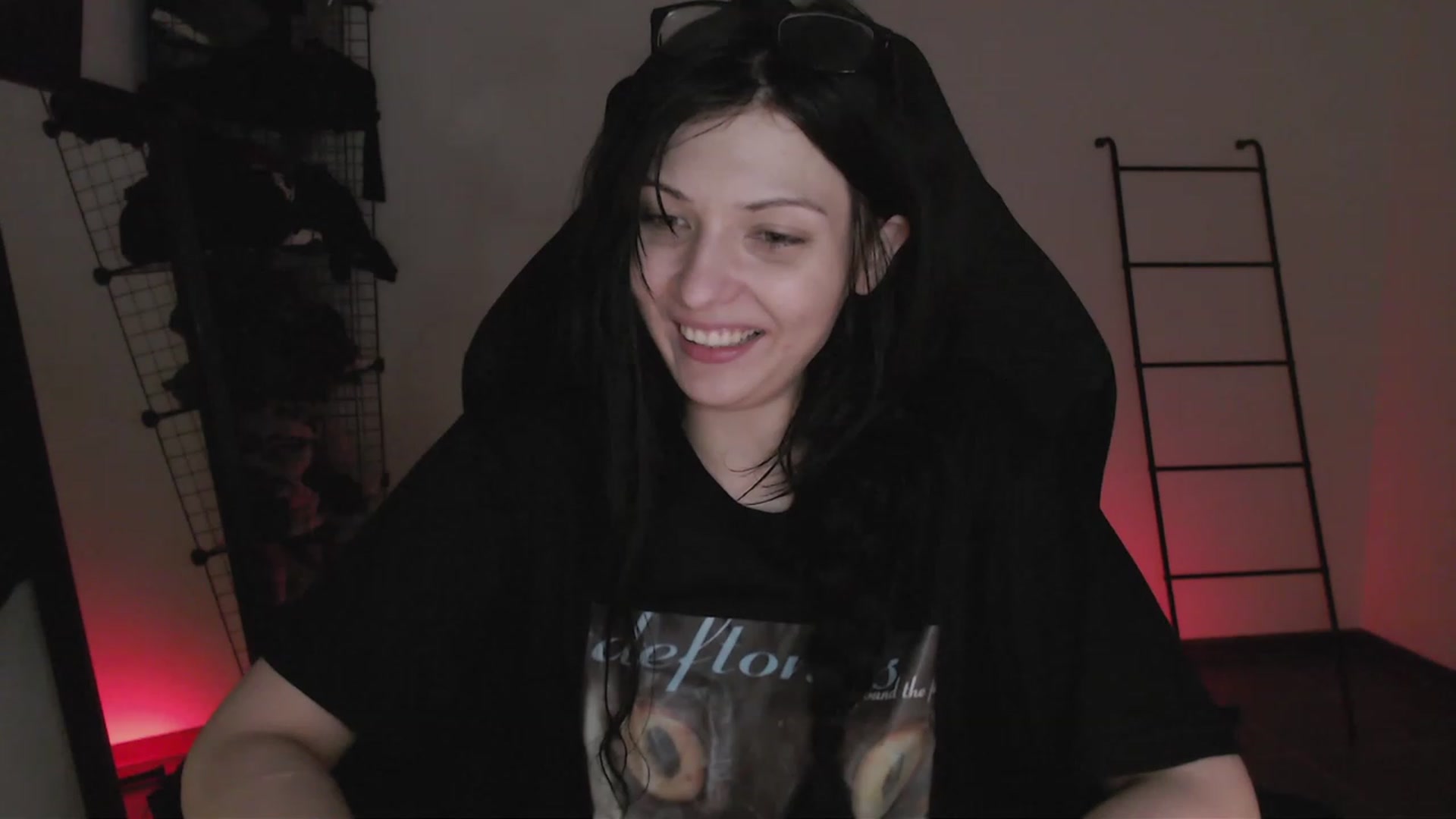 Gallery image thumbnail from RoomToAvoid's myfreecams stream on, 03/27/2023, 03:23 image 17 of 20
