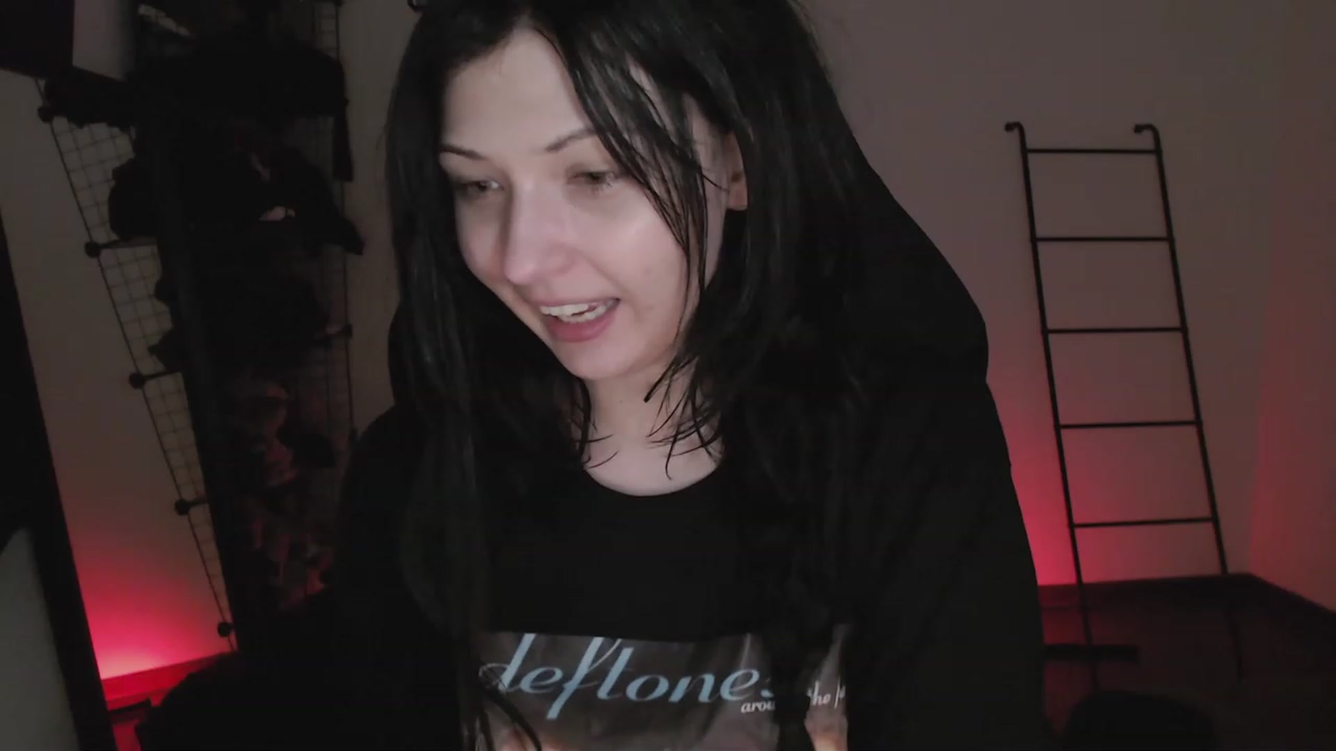 Gallery image thumbnail from RoomToAvoid's myfreecams stream on, 03/27/2023, 03:23 image 19 of 20