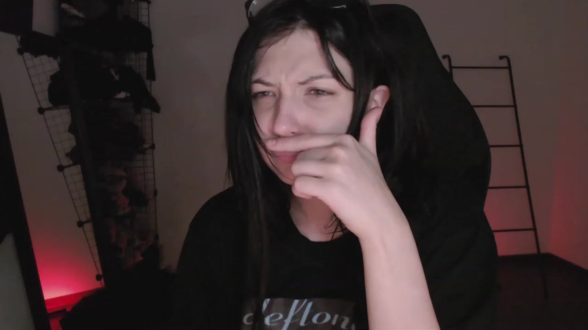 Gallery image thumbnail from RoomToAvoid's myfreecams stream on, 03/27/2023, 03:23 image 18 of 20