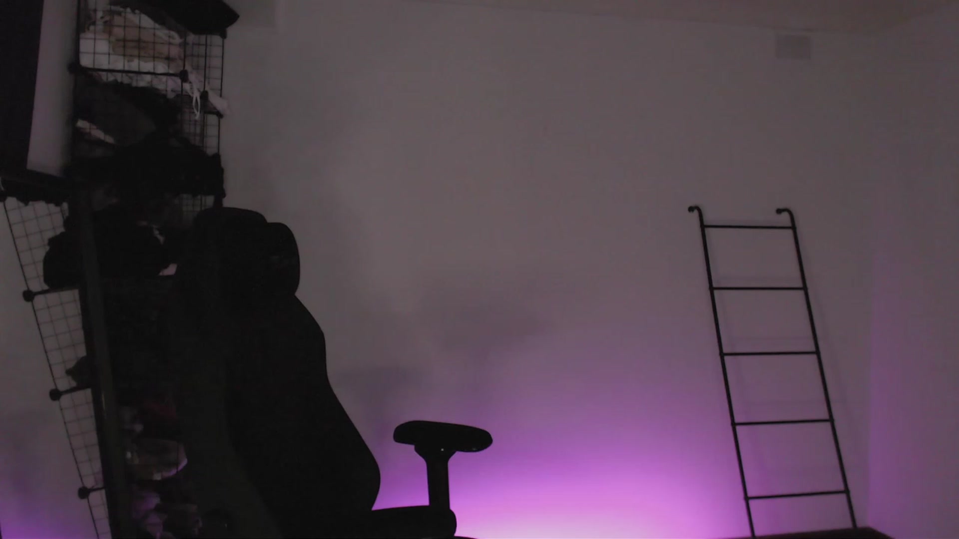 Gallery image thumbnail from RoomToAvoid's myfreecams stream on, 03/27/2023, 07:45 image 13 of 20