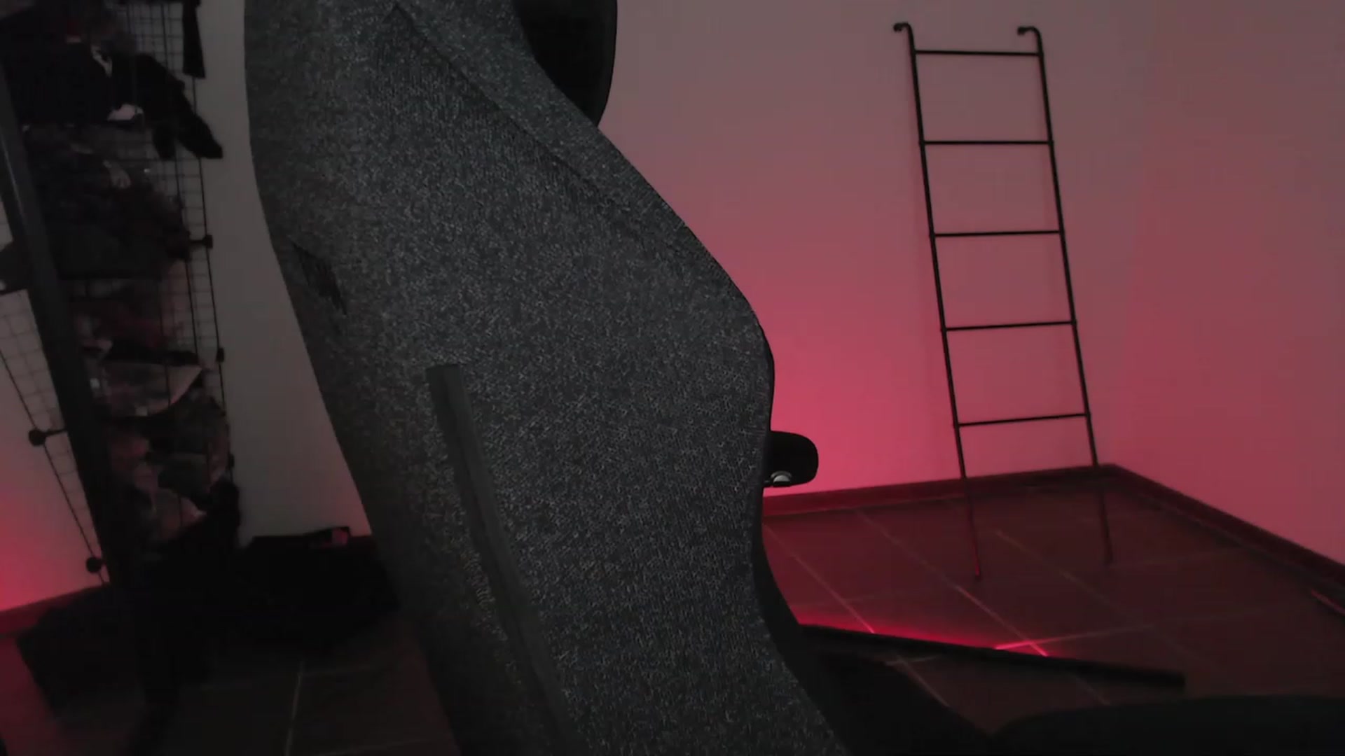 Gallery image thumbnail from RoomToAvoid's myfreecams stream on, 03/28/2023, 03:33 image 19 of 20