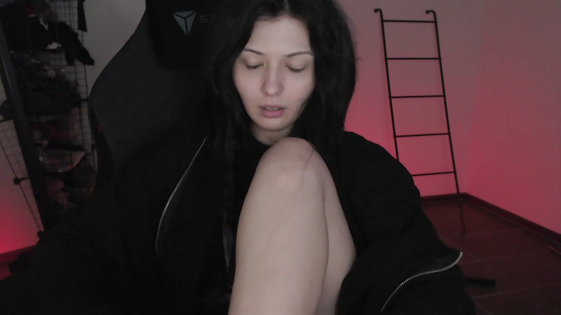 Gallery image thumbnail from RoomToAvoid's myfreecams stream on, 03/28/2023, 03:33 image 20 of 20