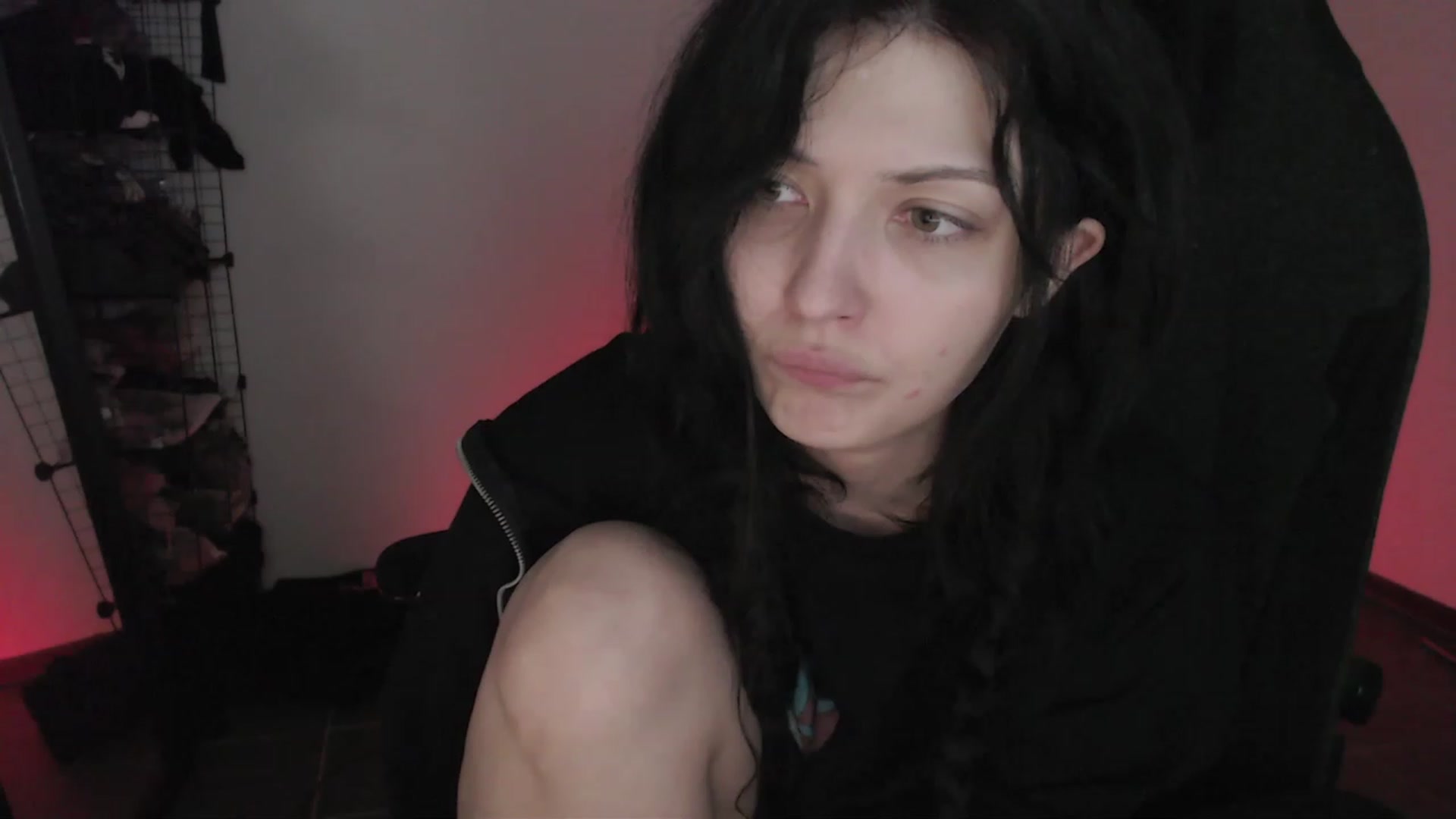 Gallery image thumbnail from RoomToAvoid's myfreecams stream on, 03/28/2023, 06:39 image 9 of 20