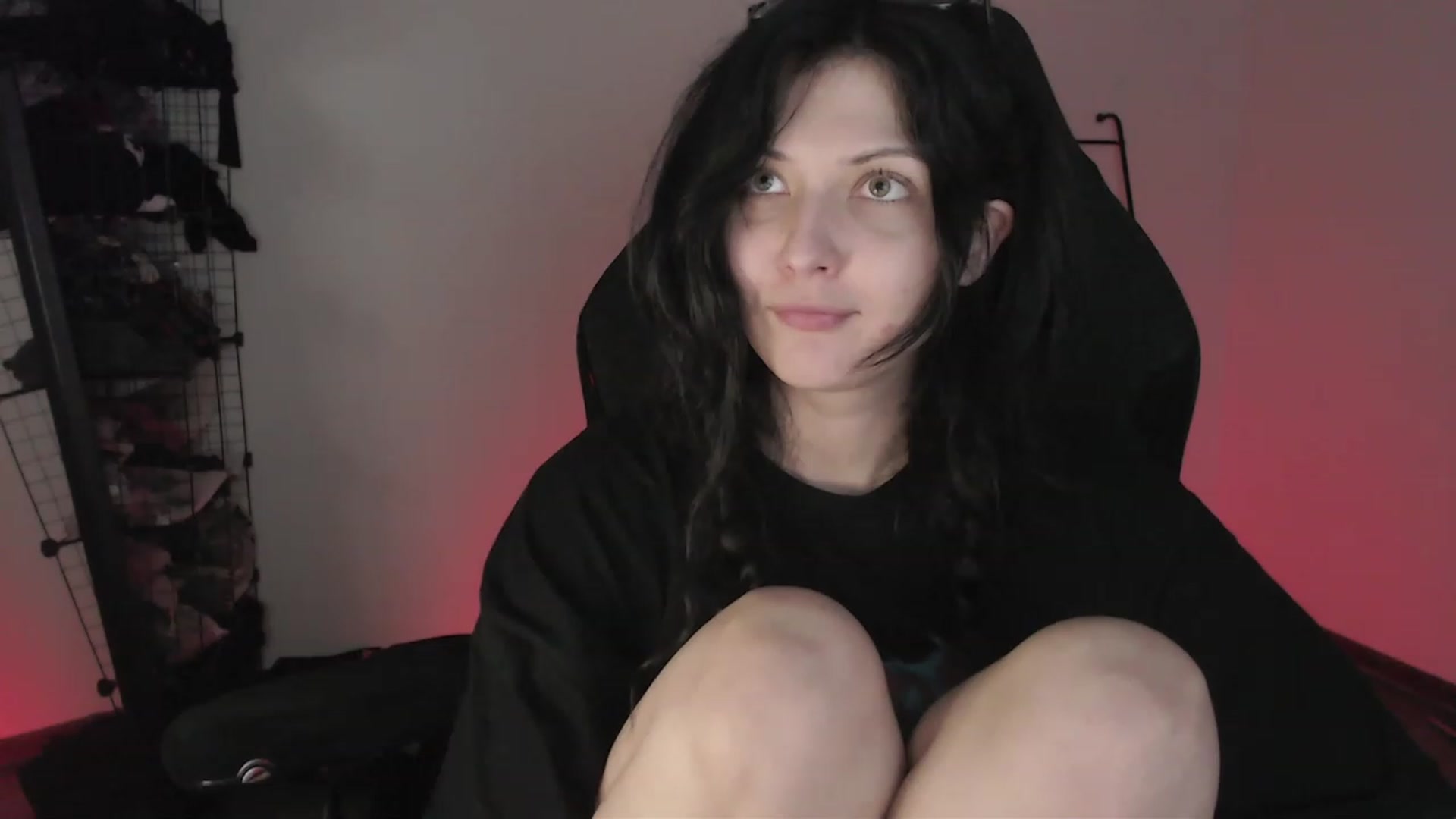 Gallery image thumbnail from RoomToAvoid's myfreecams stream on, 03/28/2023, 06:39 image 16 of 20